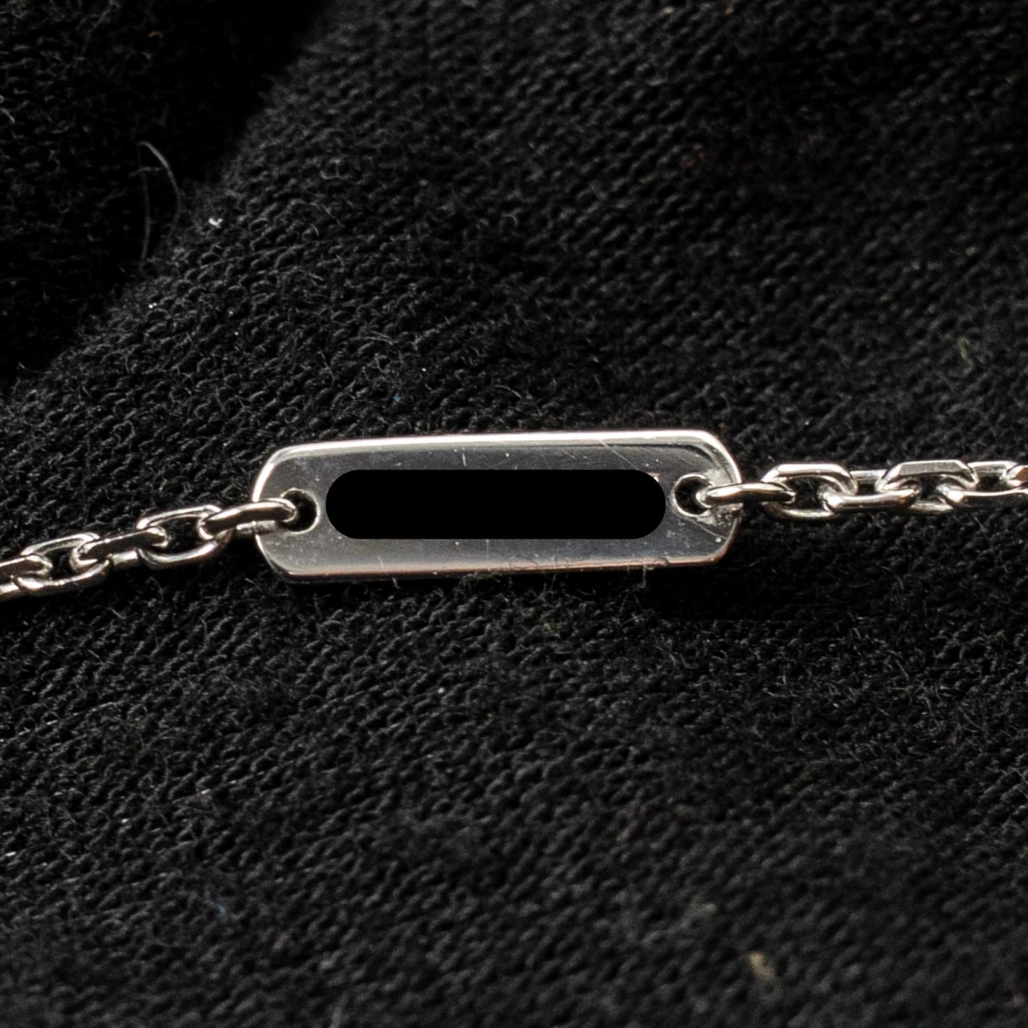 VAN CLEEF AND ARPEL VINTAGE ALHAMBRA PENDANT 18K WHITE GOLD / DIAMONDS