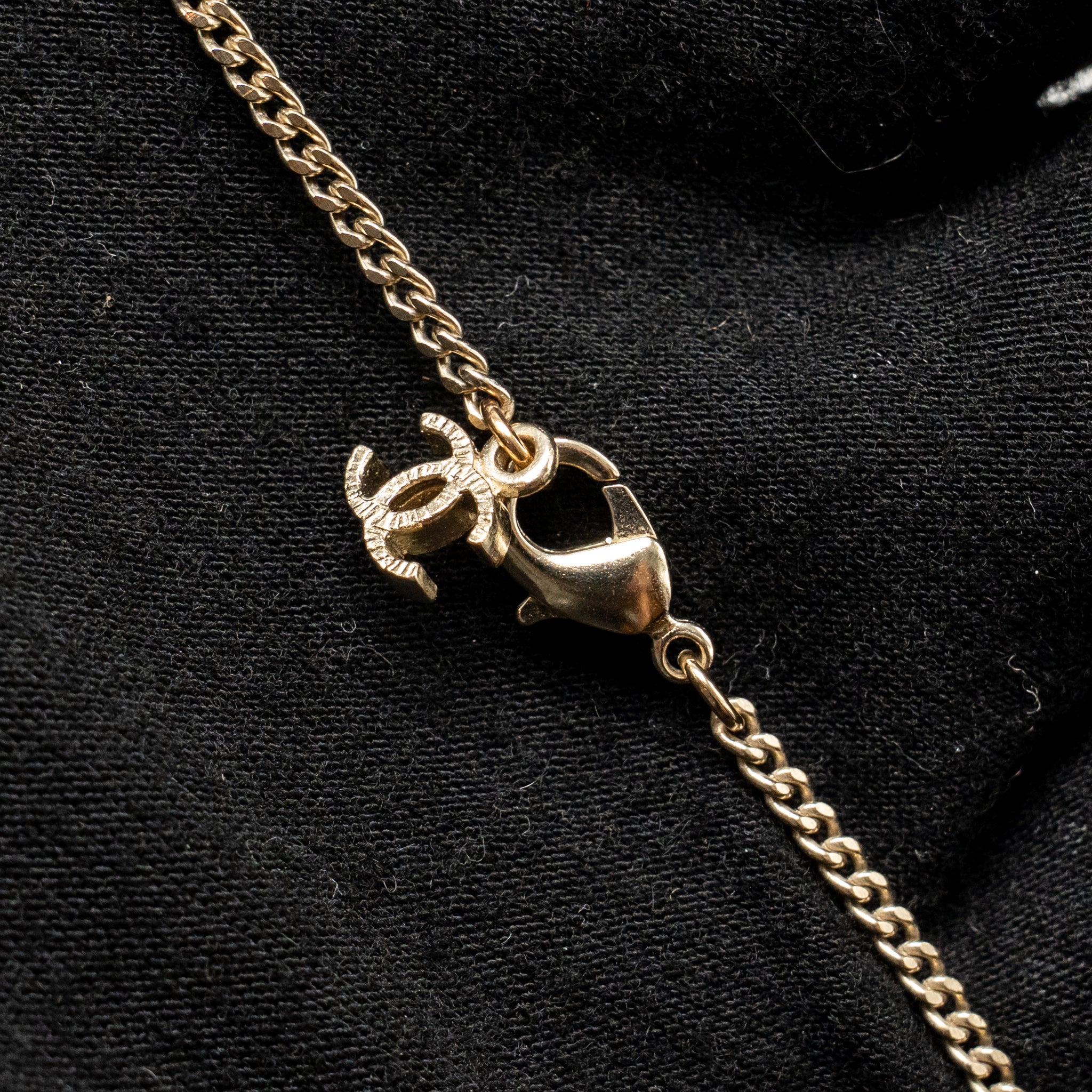CHANEL CRYSTAL CC LOGO NECKLACE LIGHT GOLD TONE