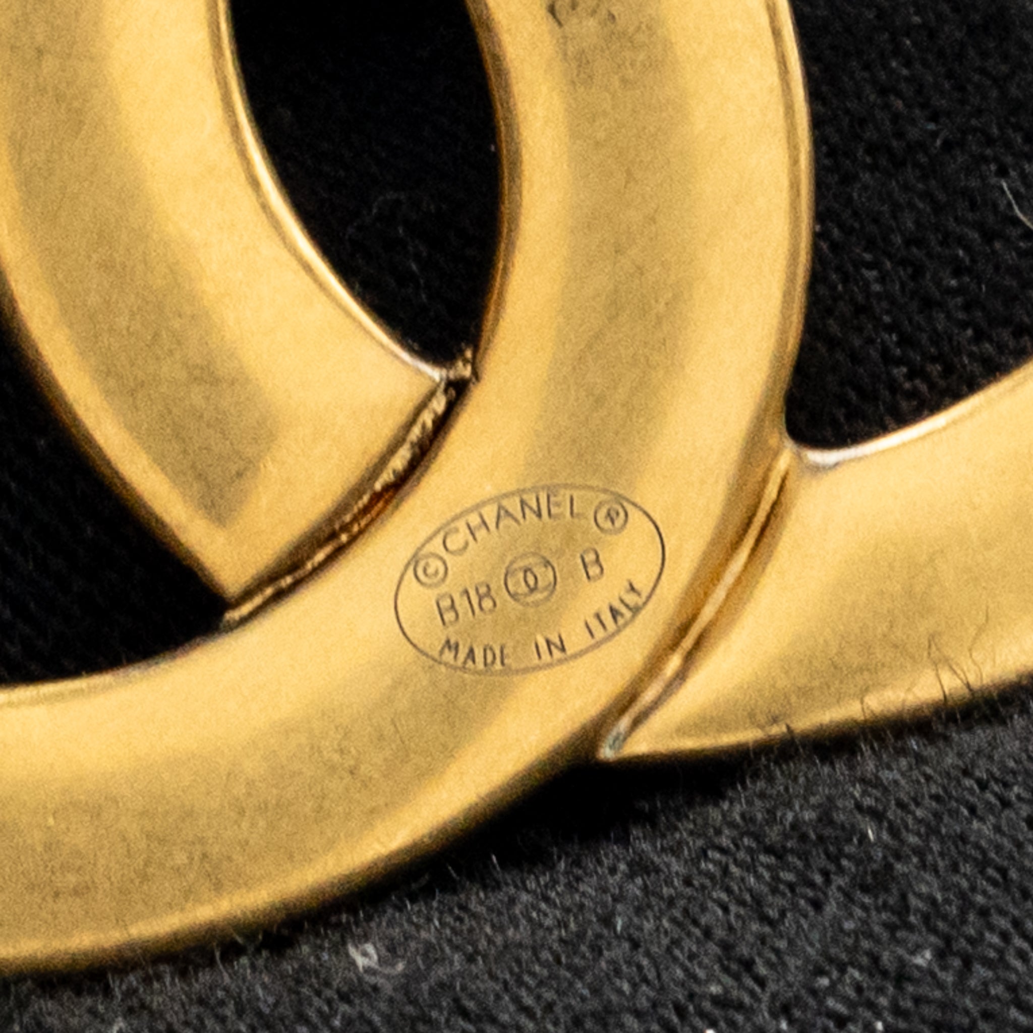 CHANEL CC BROOCH GOLD TONE