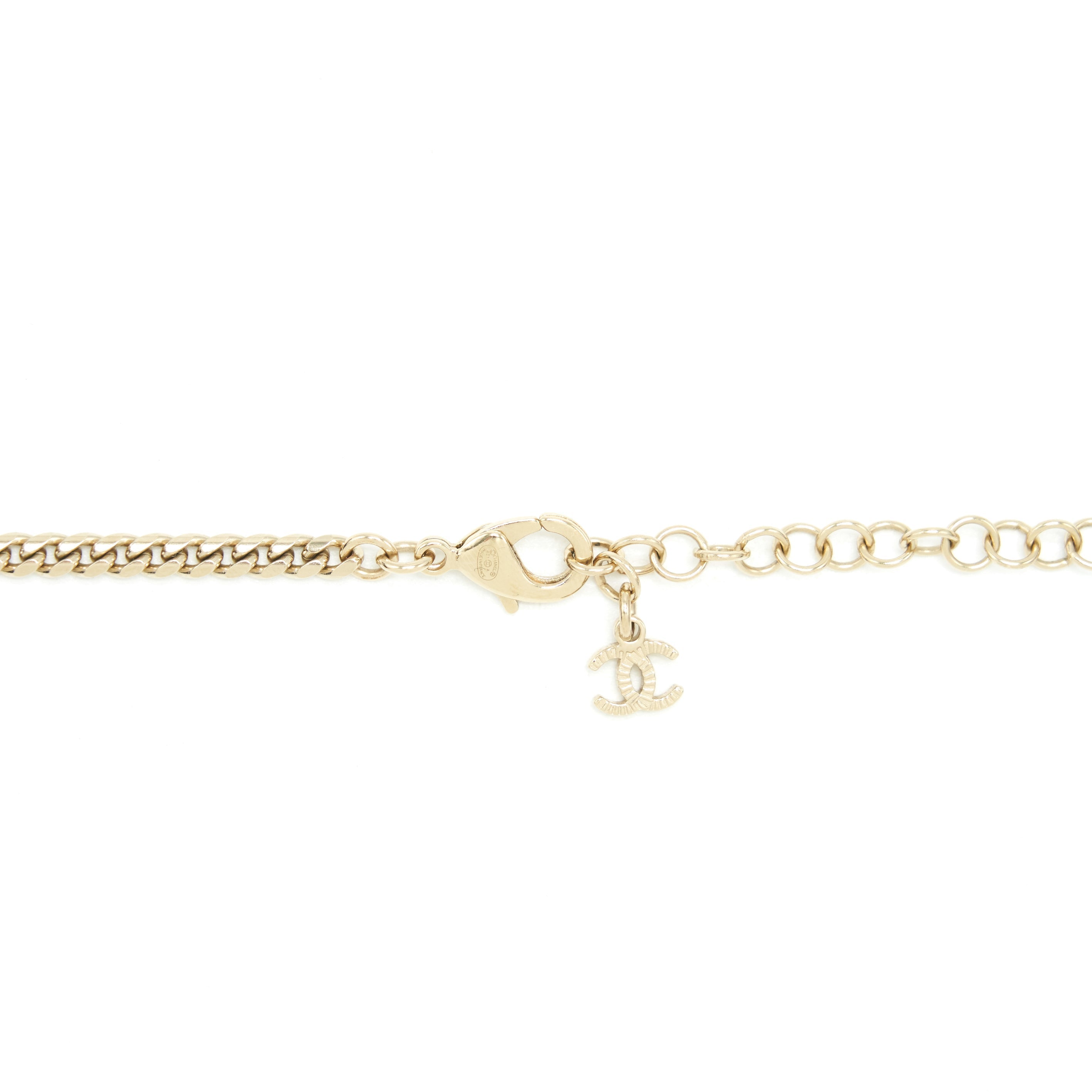 CHANEL CC LOGO AND PEARL NECKLACE/ CHOKER
