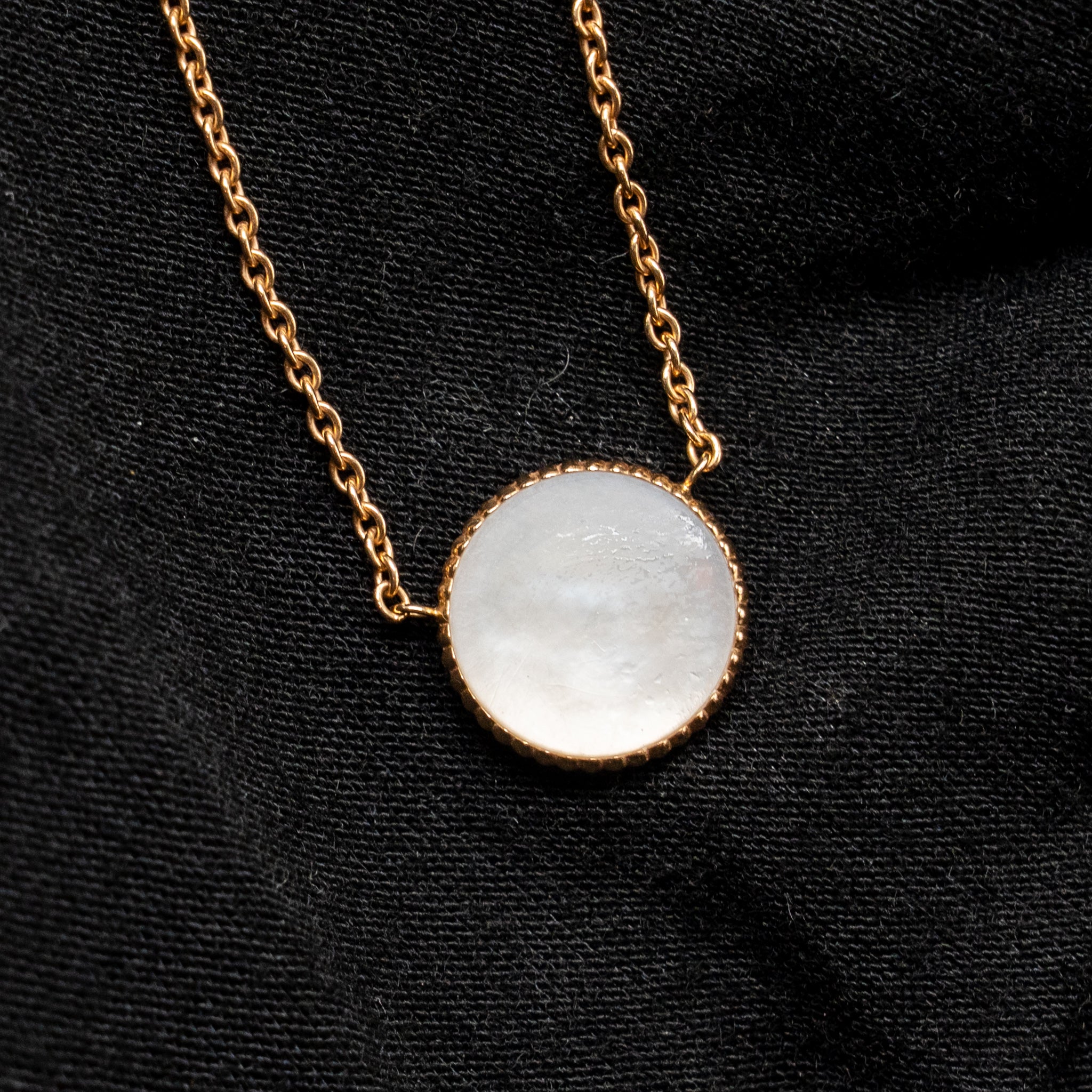 DIOR ROSE DES VENTS NECKLACE MOTHER OF PEARL/RUBY ROSE GOLD