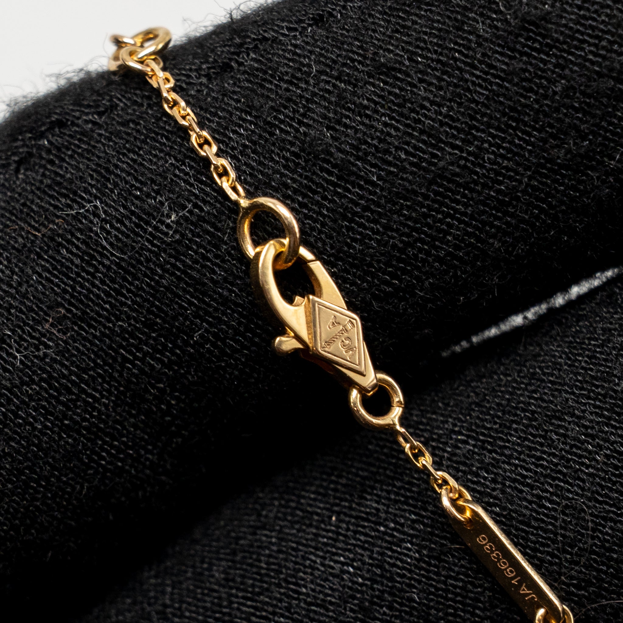 VAN CLEEF & ARPELS SWEET ALHAMBRA BRACELET ROSE GOLD, CARNELIAN