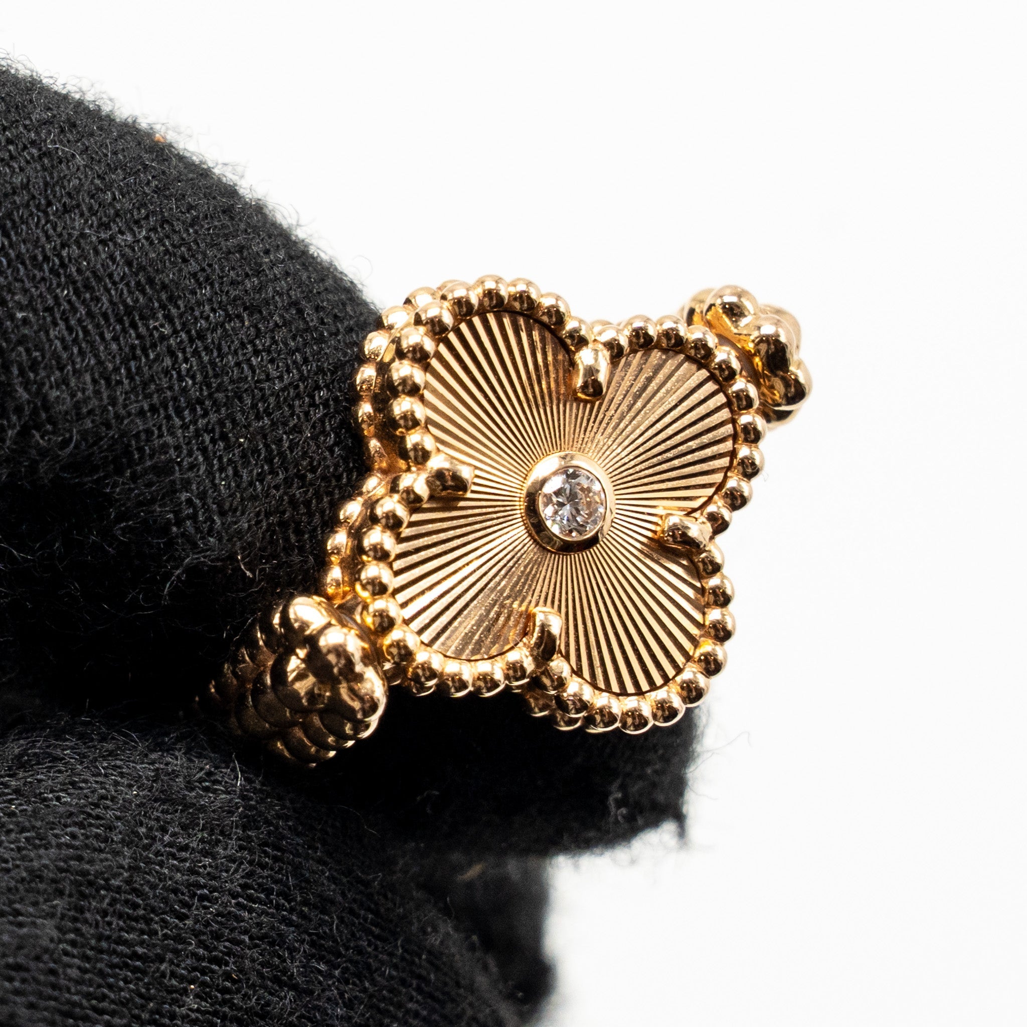 VAN CLEEF AND ARPELS VINTAGE ALHAMBRA REVERSIBLE RING 18K ROSE GOLD, CARNELIAN, DIAMOND