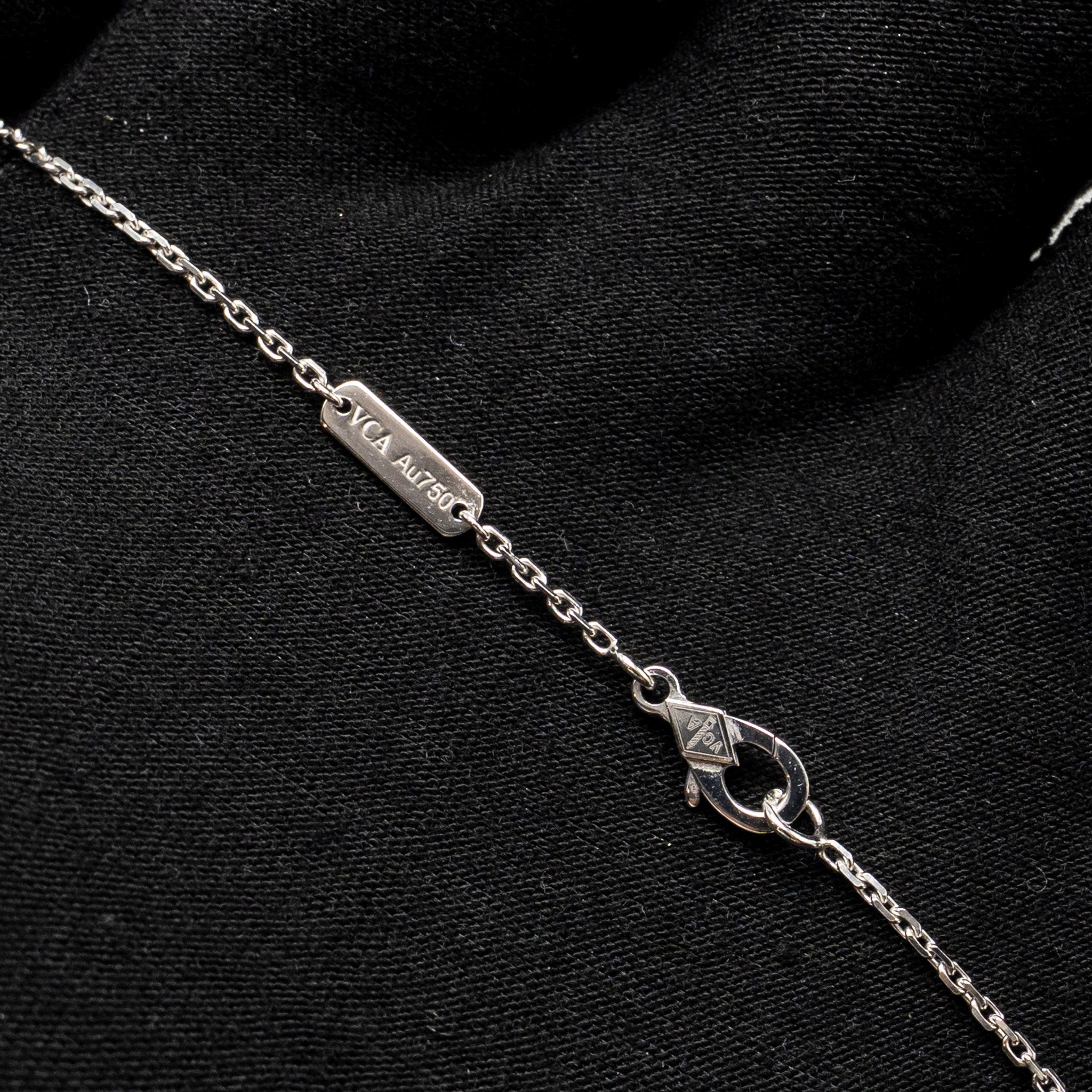 VAN CLEEF & ARPELS VINTAGE ALHAMBRA PENDANT WHITE GOLD, GUILLOCHE ROSE GOLD, DIAMOND
