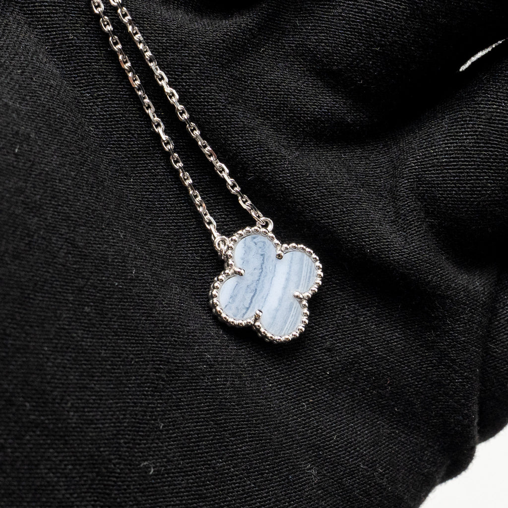 VAN CLEEF & ARPELS VINTAGE ALHAMBRA PENDANT WHITE GOLD, CHALCEDONY