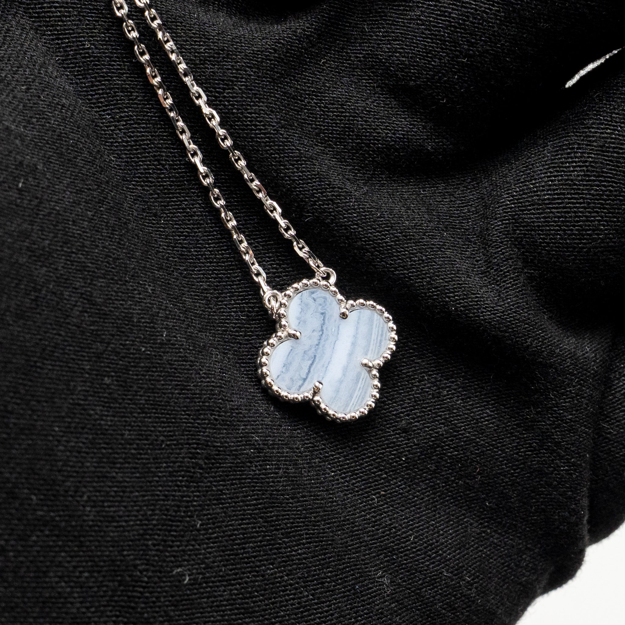 VAN CLEEF & ARPELS VINTAGE ALHAMBRA PENDANT WHITE GOLD, CHALCEDONY