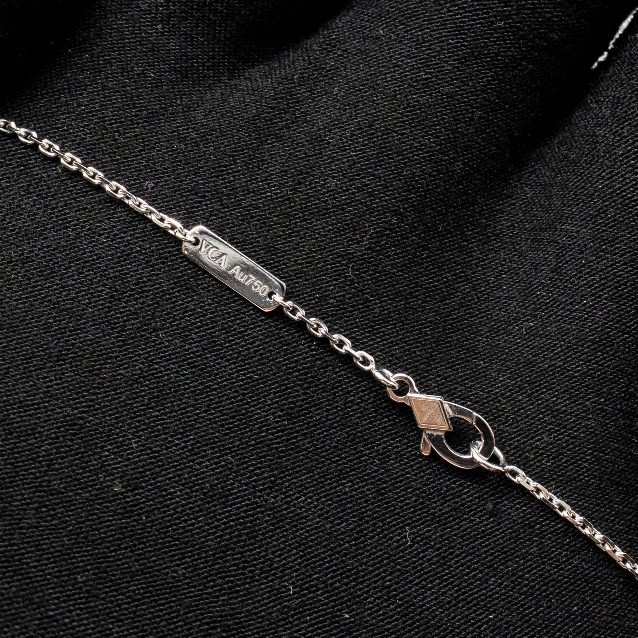 VAN CLEEF & ARPELS VINTAGE ALHAMBRA PENDANT WHITE GOLD, CHALCEDONY