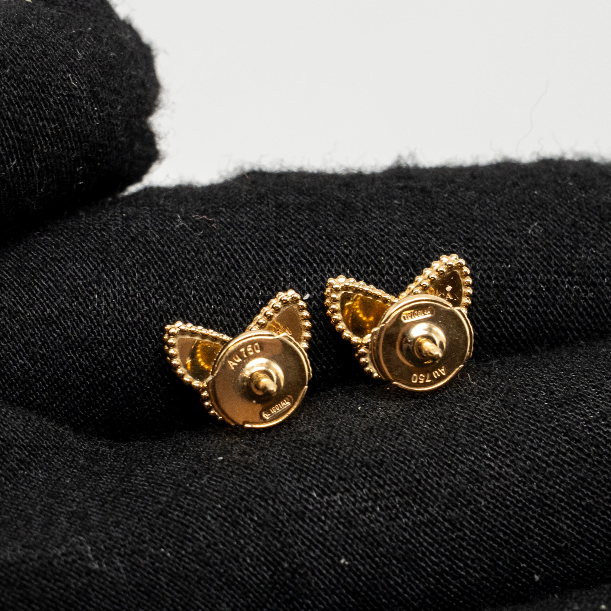 VAN CLEEF AND ARPELS SWEET BUTTERFLIES EARSTUDS 18K YELLOW GOLD / MOTHER OF PEARL