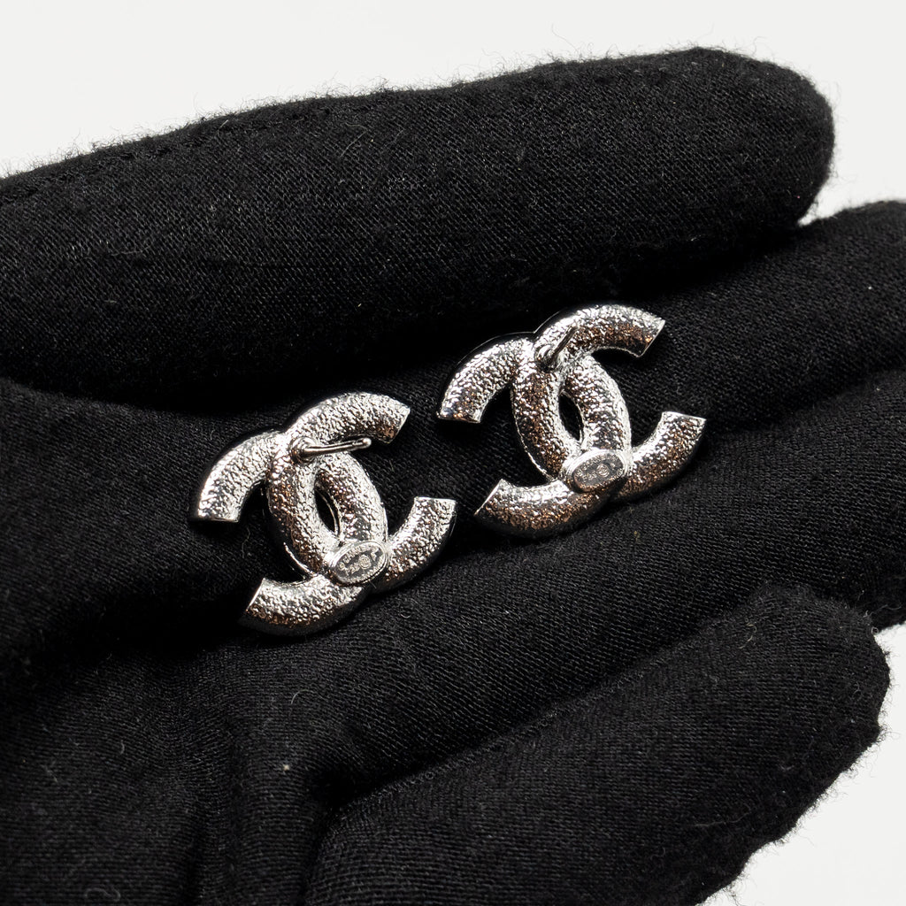CHANEL CC LOGO STAR CRYSTAL/PEARL EARRINGS SILVER TONE