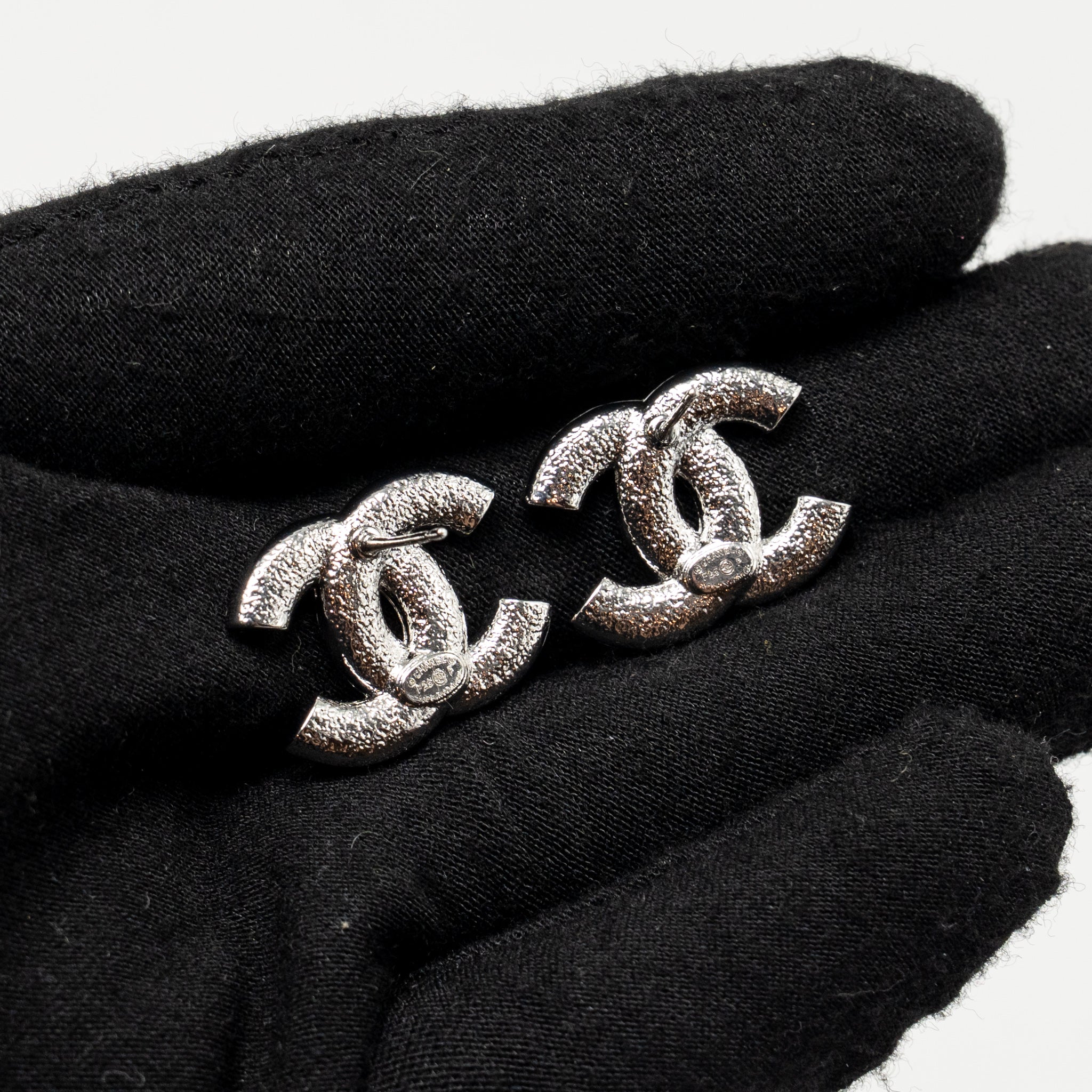 CHANEL CC LOGO STAR CRYSTAL/PEARL EARRINGS SILVER TONE