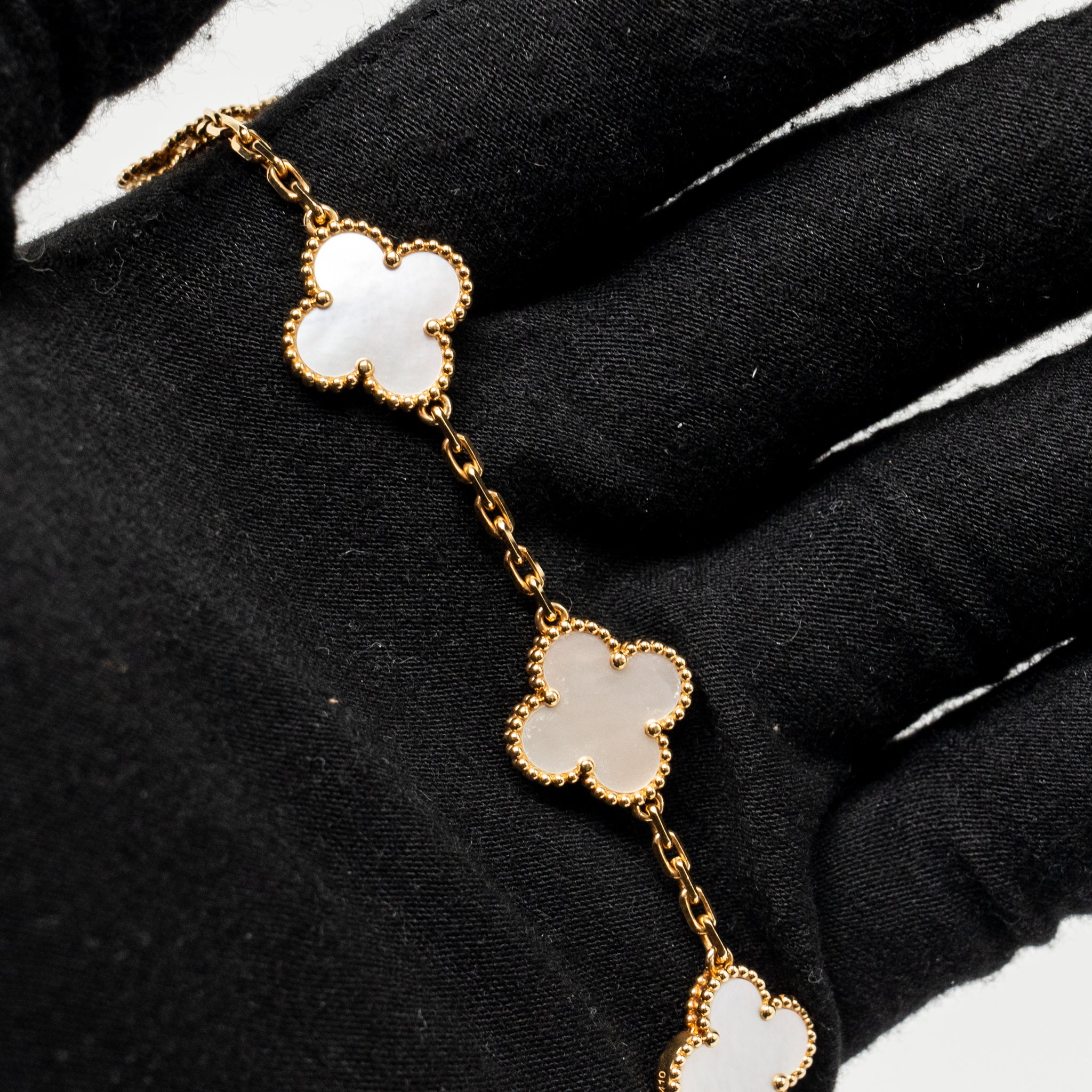 VAN CLEEF & ARPELS VINTAGE ALHAMBRA BRACELET 5 MOTIFS YELLOW GOLD, MOTHER OF PEARL