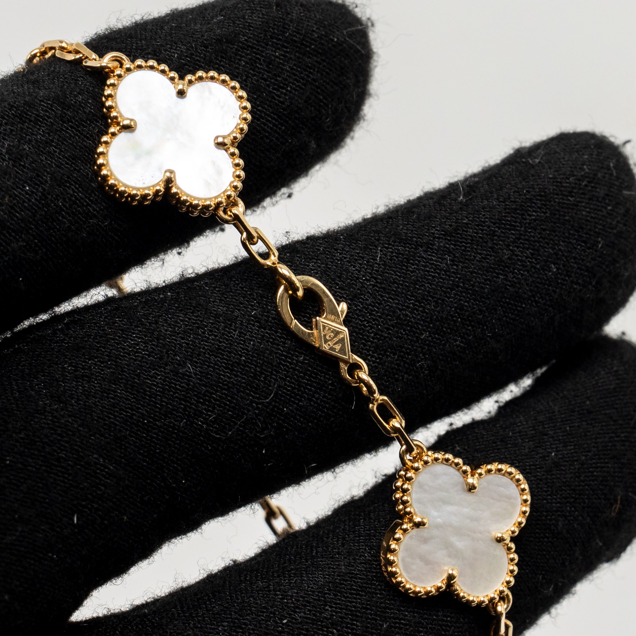 VAN CLEEF & ARPELS VINTAGE ALHAMBRA BRACELET 5 MOTIFS YELLOW GOLD, MOTHER OF PEARL
