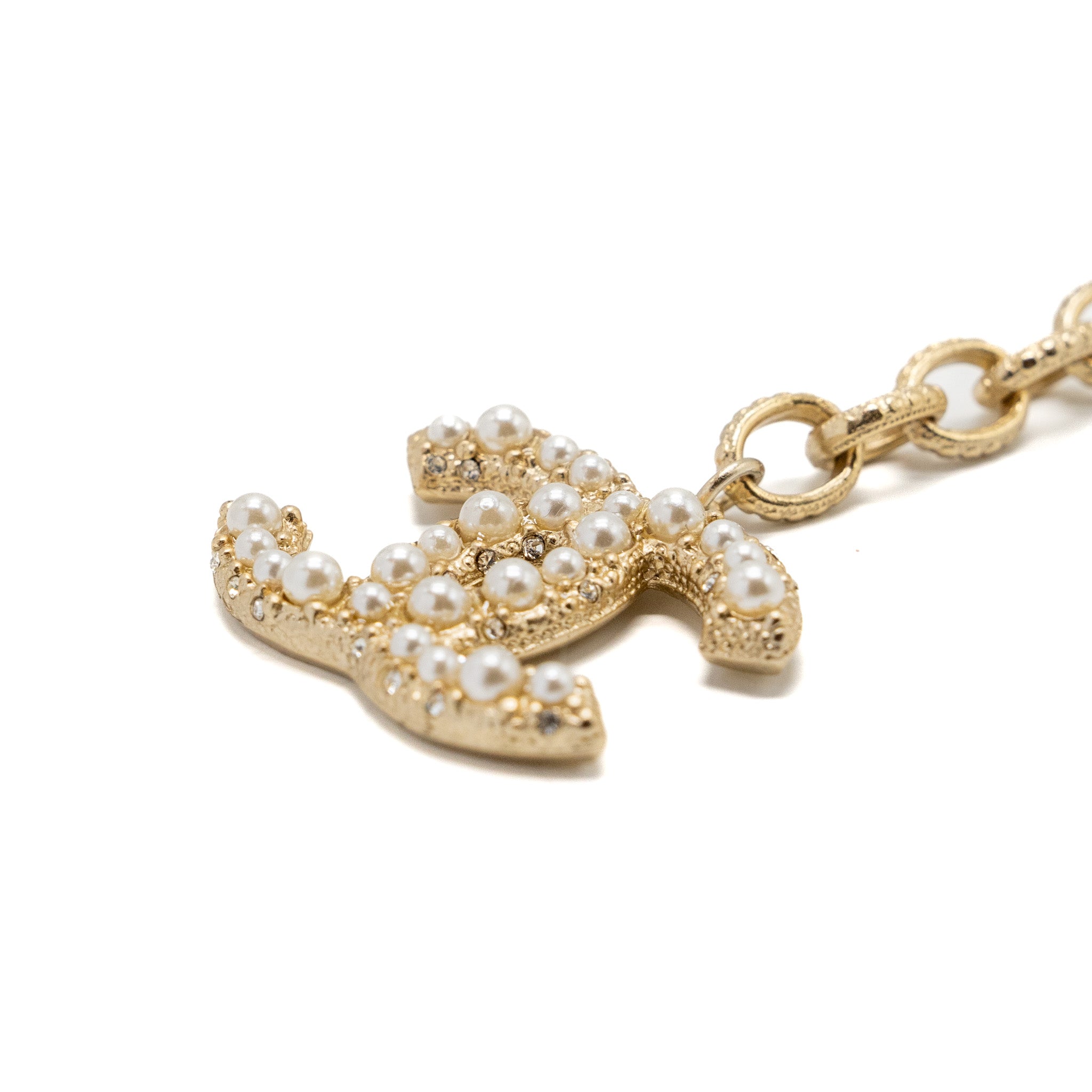 CHANEL CC LOGO DROPPED BRACELET WITH CRYSTAL / PEARL LIGHT GOLD TONE