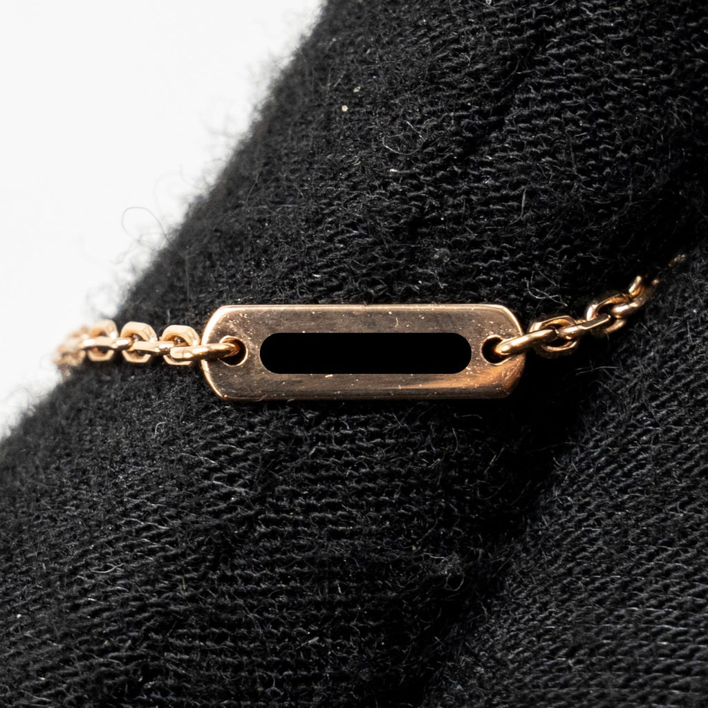 VAN CLEEF & ARPELS 2025 HOLIDAY VINTAGE ALHAMBRA PENDANT, ROSE GOLD, PINK MOTHER OF PEARL, DIAMOND
