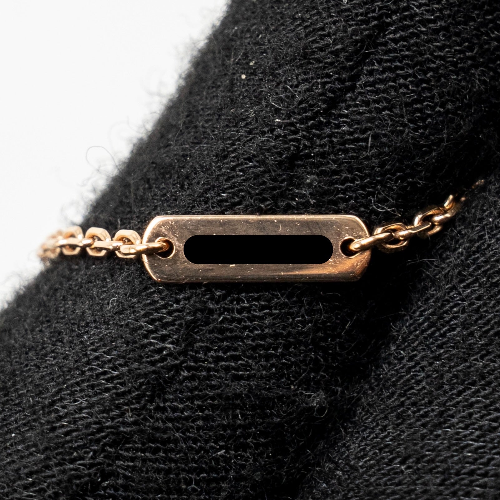 VAN CLEEF & ARPELS 2025 HOLIDAY VINTAGE ALHAMBRA PENDANT, ROSE GOLD, PINK MOTHER OF PEARL, DIAMOND