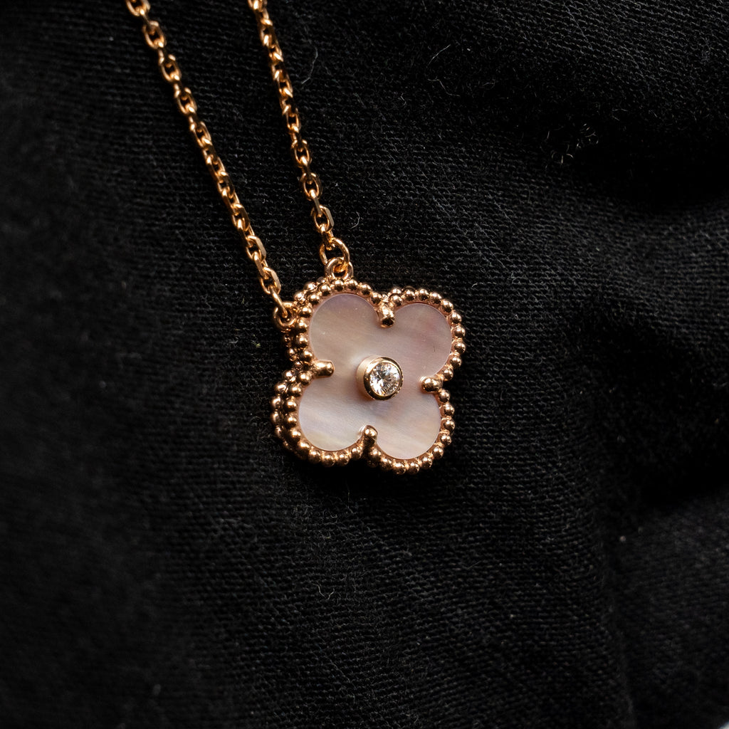 VAN CLEEF & ARPELS 2025 HOLIDAY VINTAGE ALHAMBRA PENDANT, ROSE GOLD, PINK MOTHER OF PEARL, DIAMOND