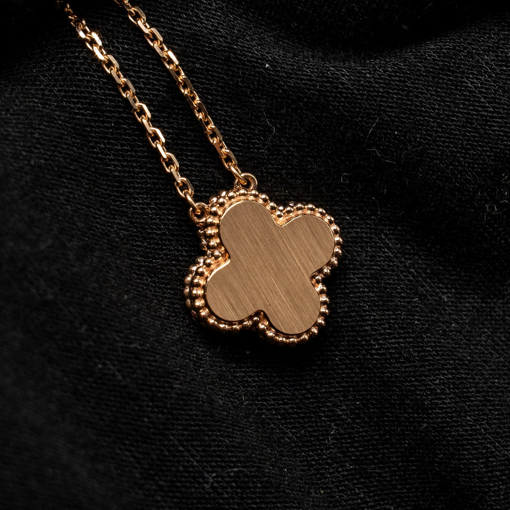 VAN CLEEF & ARPELS 2025 HOLIDAY VINTAGE ALHAMBRA PENDANT, ROSE GOLD, PINK MOTHER OF PEARL, DIAMOND