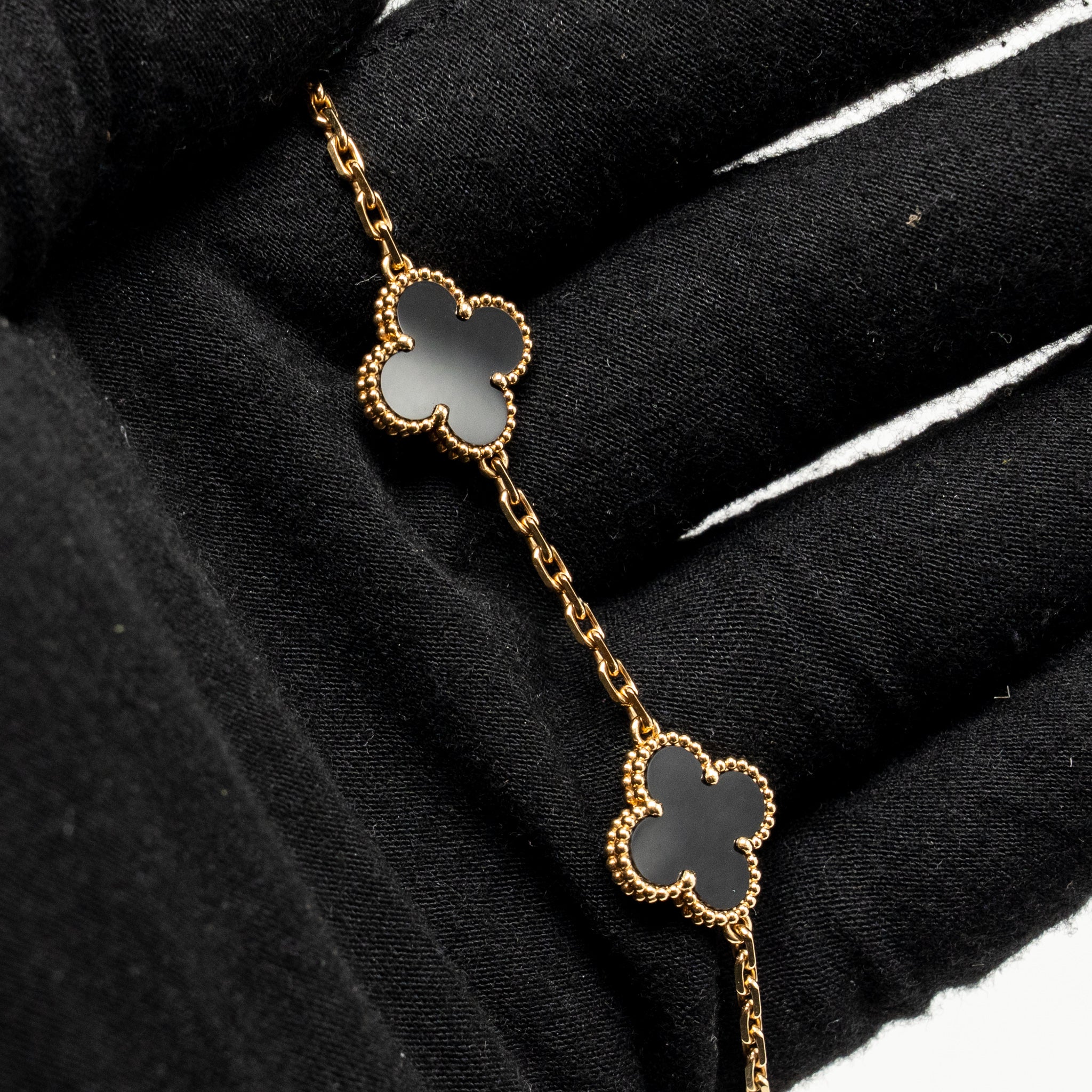 VAN CLEEF & ARPELS VINTAGE ALHAMBRA 5-MOTIF BRACELET YELLOW GOLD, ONYX