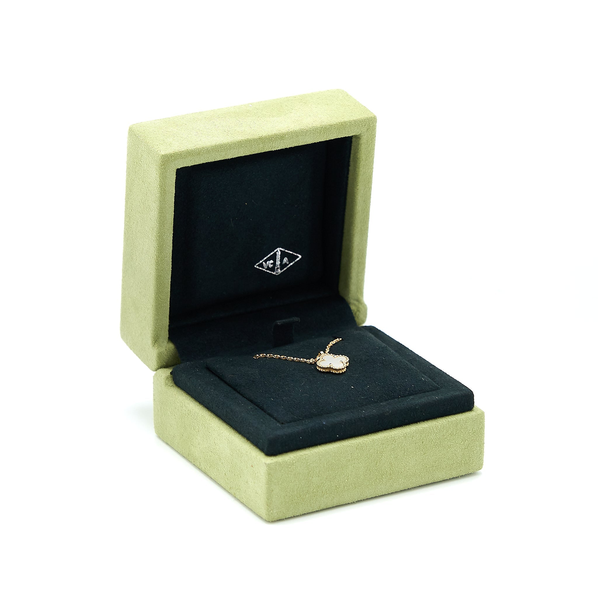 VAN CLEEF & ARPELS SWEET ALHAMBRA PENDANT MOTHER OF PEARL YELLOW GOLD