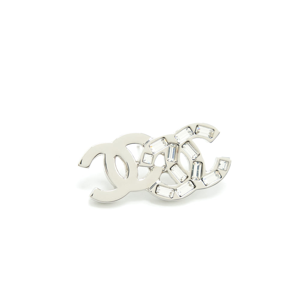 CHANEL CC LOGO EARRING WITH CRYSTAL SLIVER TONE