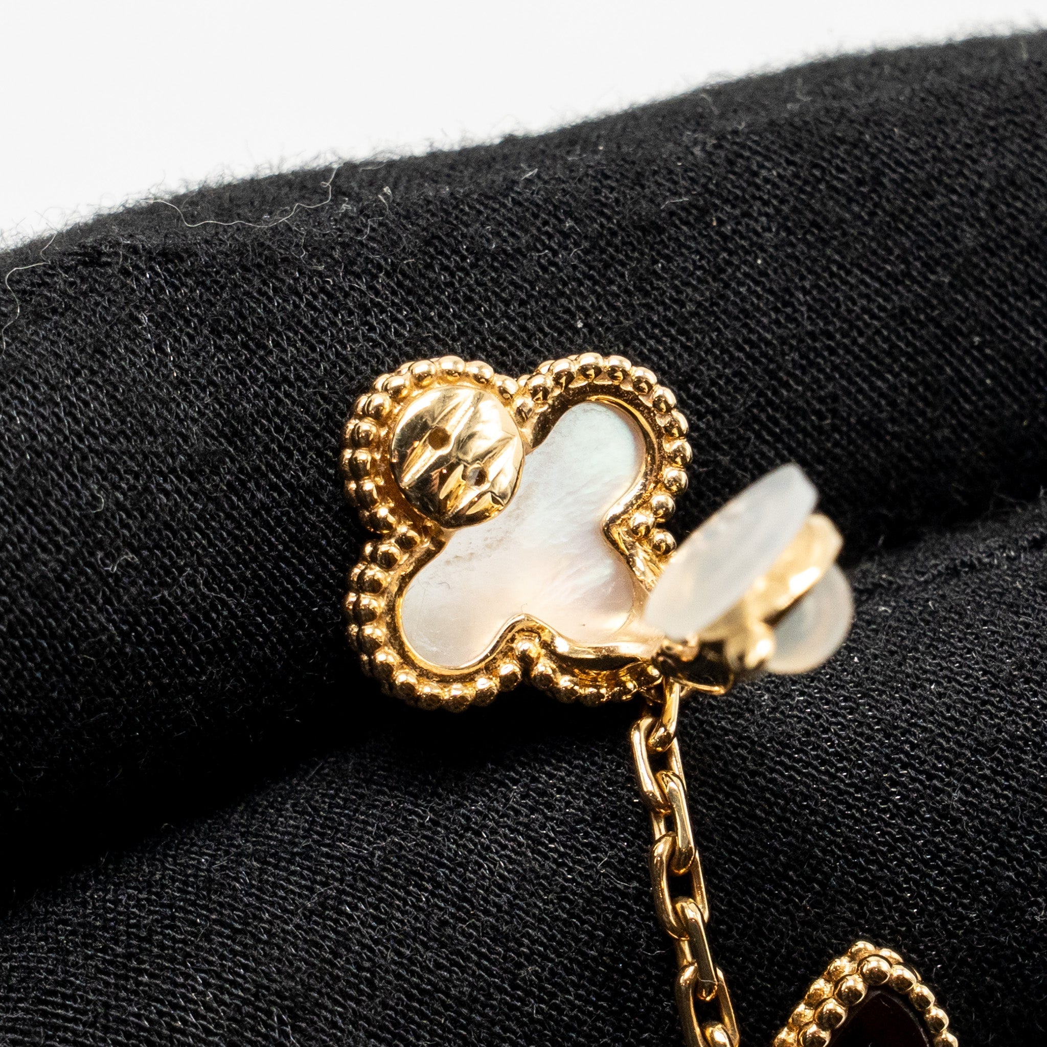 VAN CLEEF & ARPELS LUCKY ALHAMBRA 2-MOTIF EAR CLIPS YELLOW GOLD, WHITE MOTHER OF PEARL, TIGER’S EYE