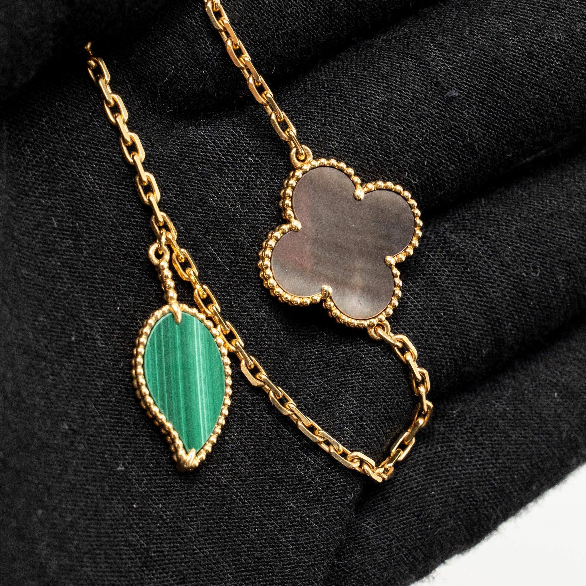 VAN CLEEF & ARPELS LUCKY ALHAMBRA LONG NECKLACE, 12 MOTIFS, YELLOW GOLD, CARNELIAN, MALACHITE, WHITE AND GREY MOTHER-OF-PEARL, TIGER EYE