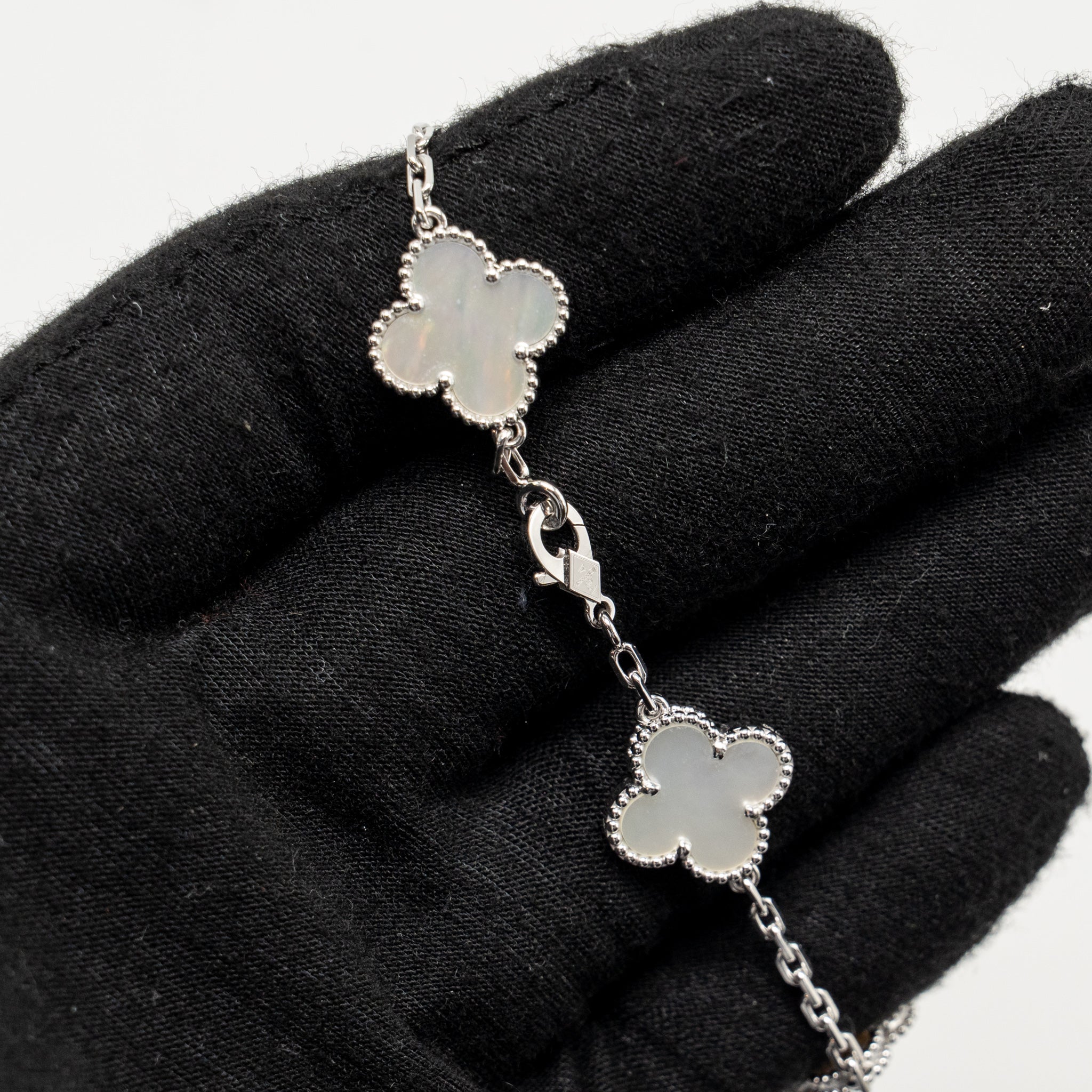 VAN CLEEF & ARPELS VINTAGE ALHAMBRA BRACELET, 5 MOTIFS WHITE GOLD / MOTHER OF PEARL