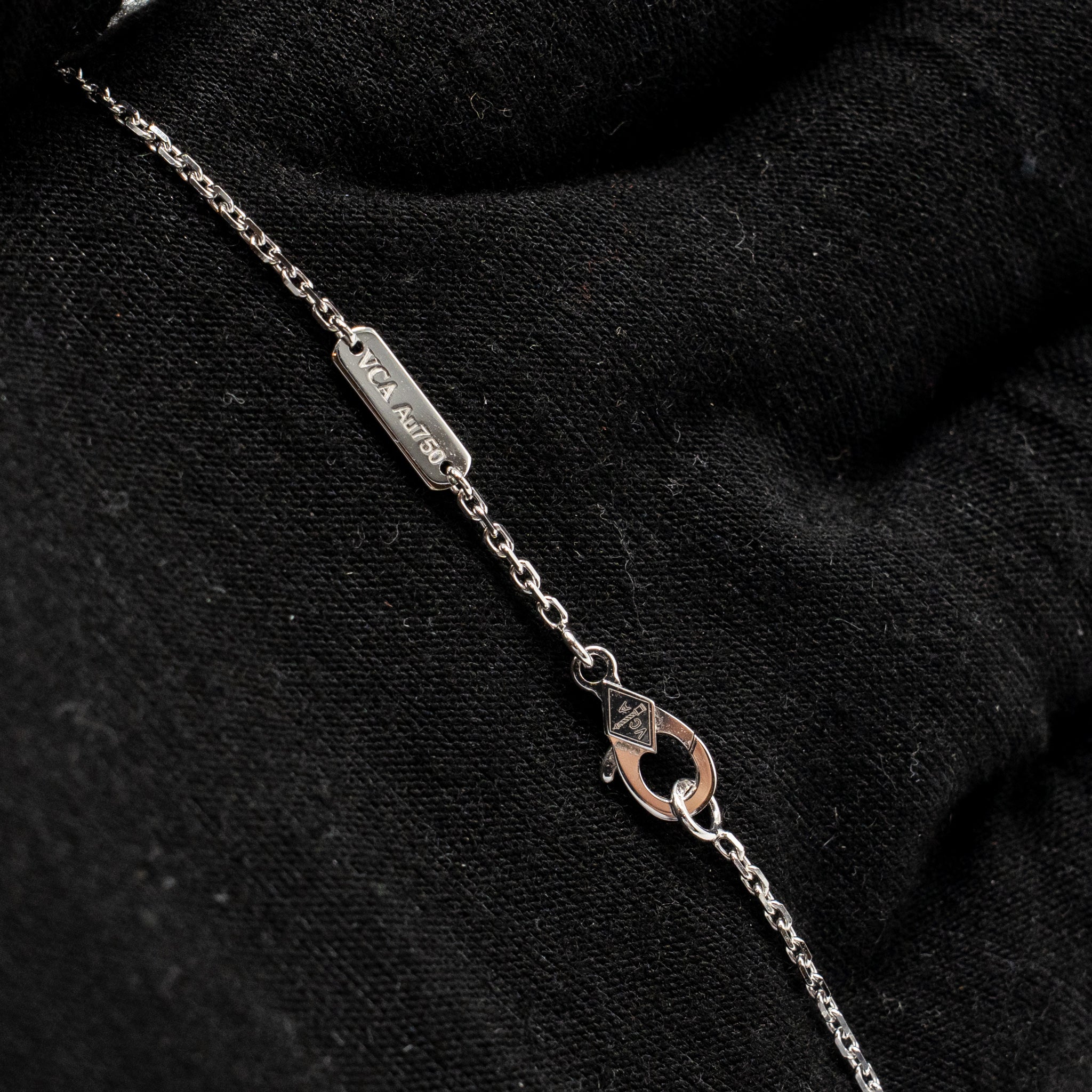 VAN CLEEF & ARPELS VINTAGE ALHAMBRA PENDANT WHITE GOLD, GUILLOCHE ROSE GOLD WITH DIAMOND