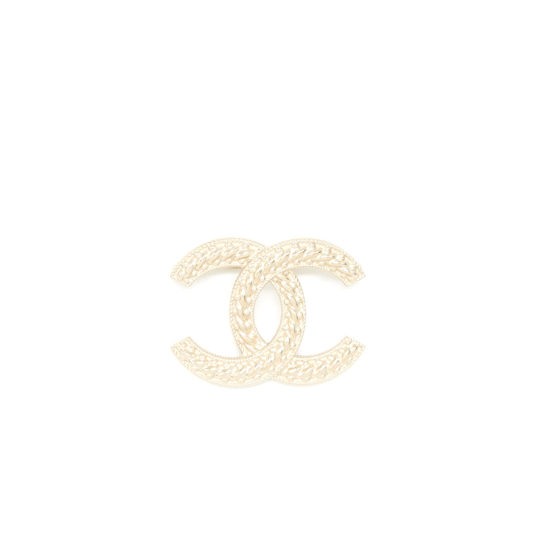 CHANEL DETAILED CC LOGO BROOCH BRUSHED SILVER TONE