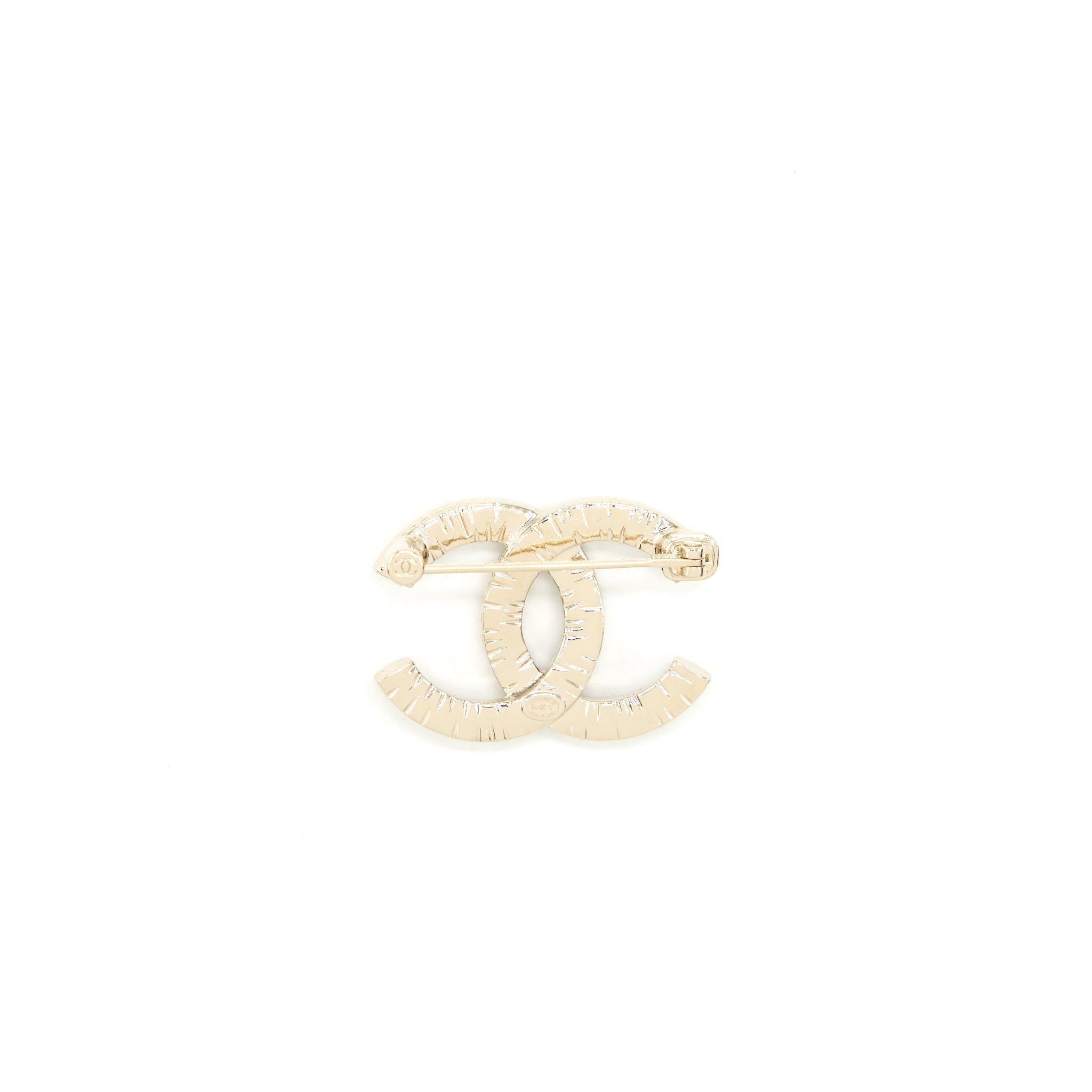 CHANEL SMALL CC LOGO BROOCH LIGHT GOLD TONE