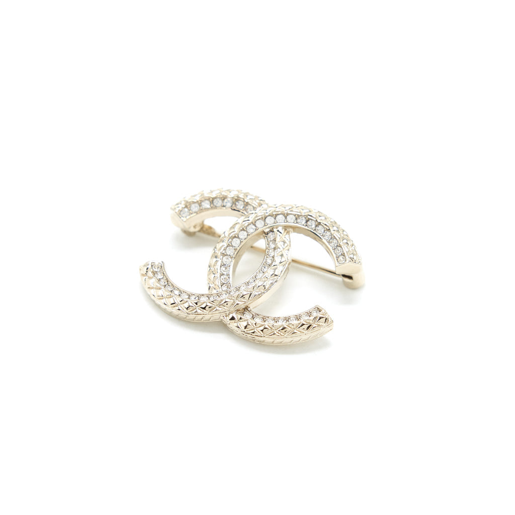 CHANEL SMALL CC LOGO BROOCH LIGHT GOLD TONE