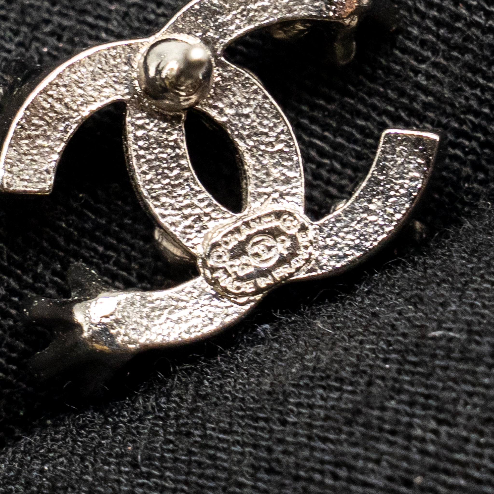 CHANEL CRYSTAL CC LOGO EARRINGS RUTHENIUM SILVER TONE