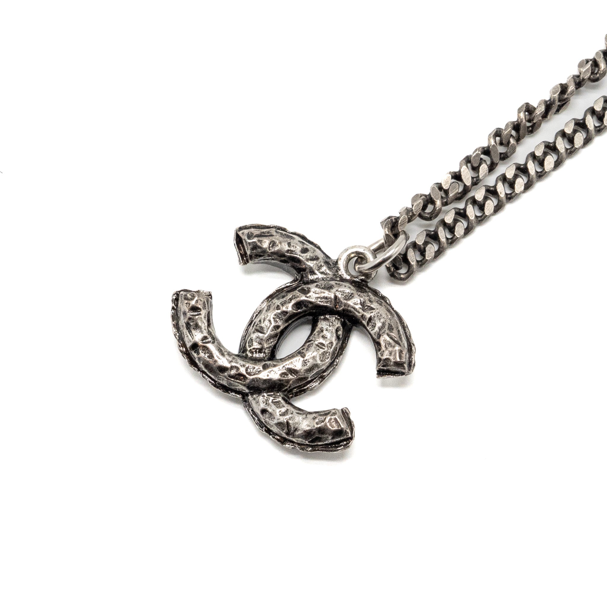 CHANEL CC LOGO NECKLACE CRYSTAL/ PEARL RUTHENIUM HARDWARE