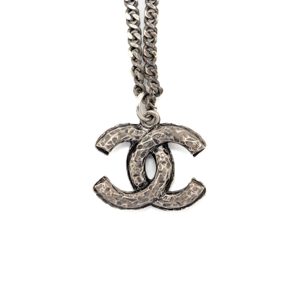 CHANEL CC LOGO NECKLACE CRYSTAL/ PEARL RUTHENIUM HARDWARE