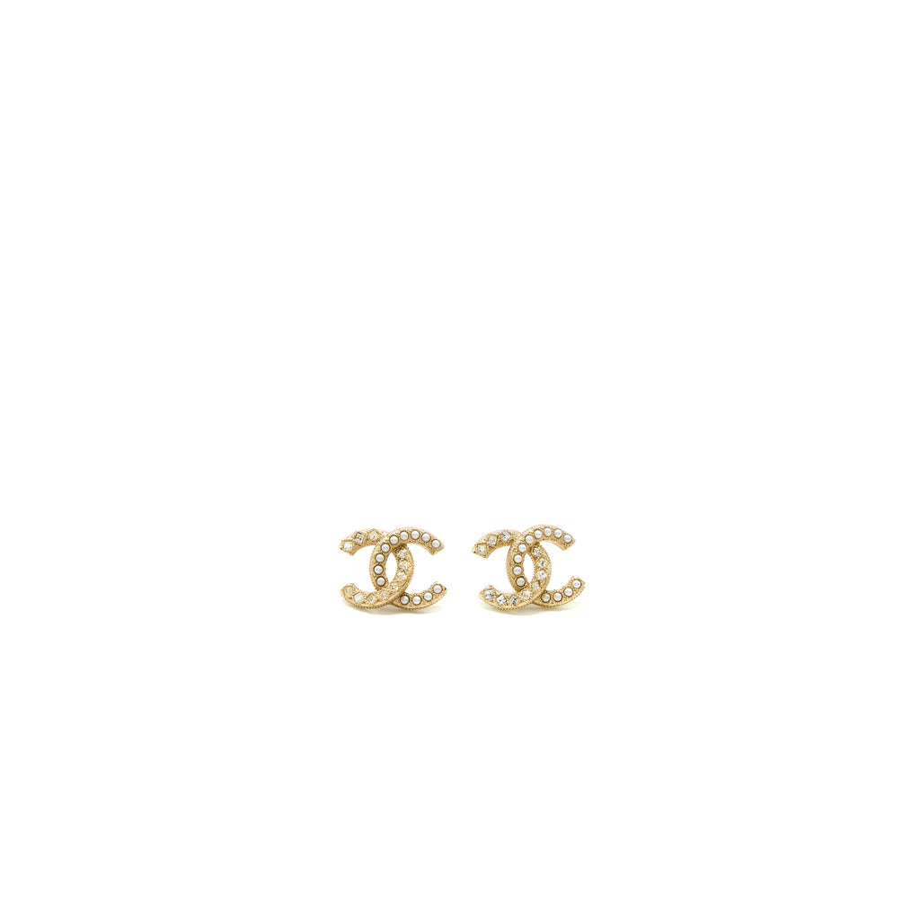 CHANEL CC LOGO PEARL/CRYSTAL EARRING LIGHT GOLD TONE