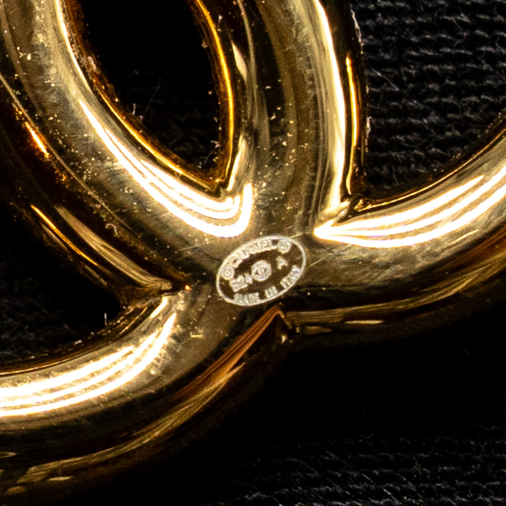 CHANEL CC PEARL EARRINGS GOLD TONE