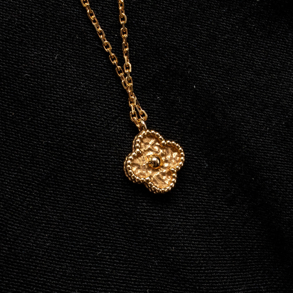 VAN CLEEF & ARPELS SWEET ALHAMBRA PENDANT ROSE GOLD