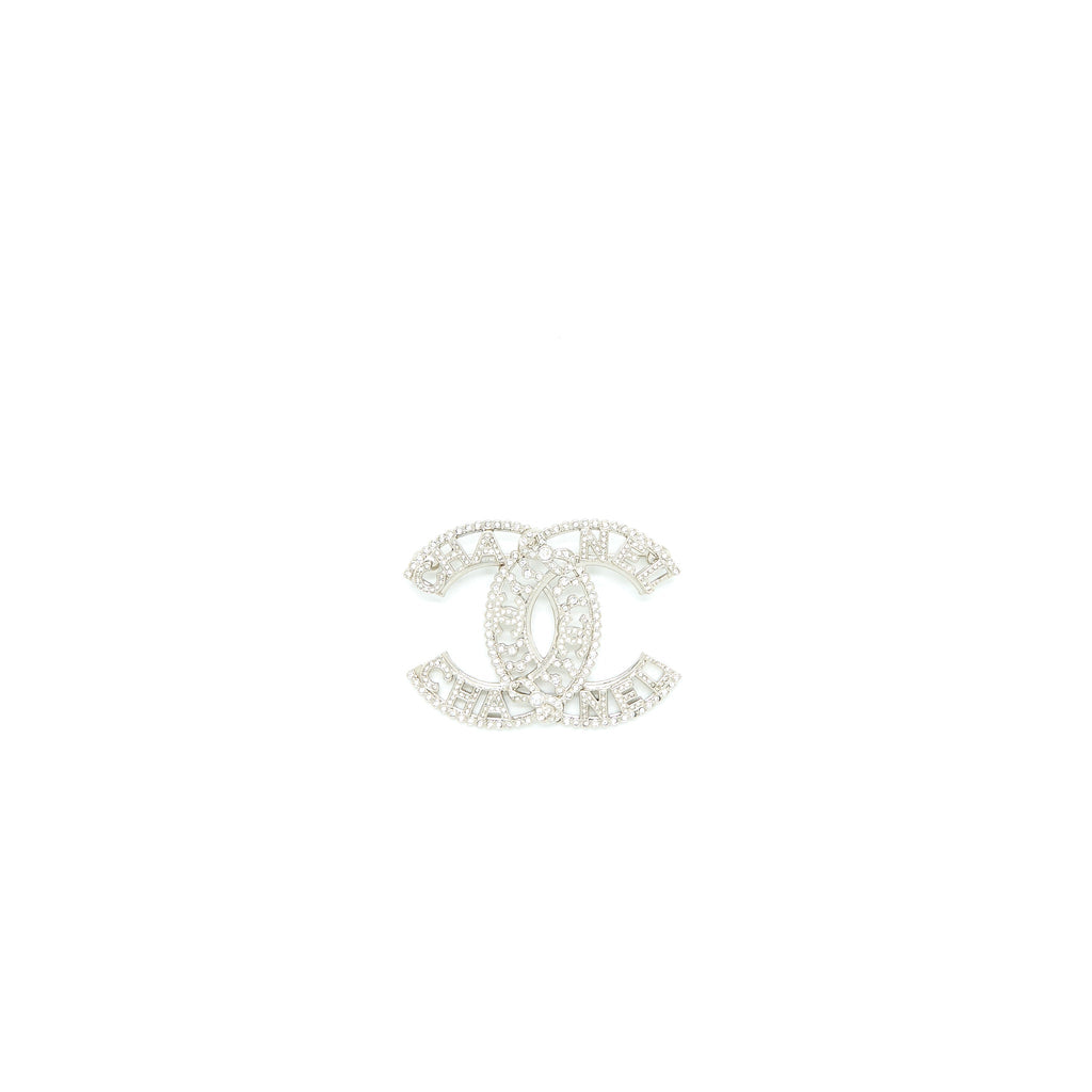 CHANEL CC LOGO/LETTER BROOCH CRYSTAL SILVER TONE