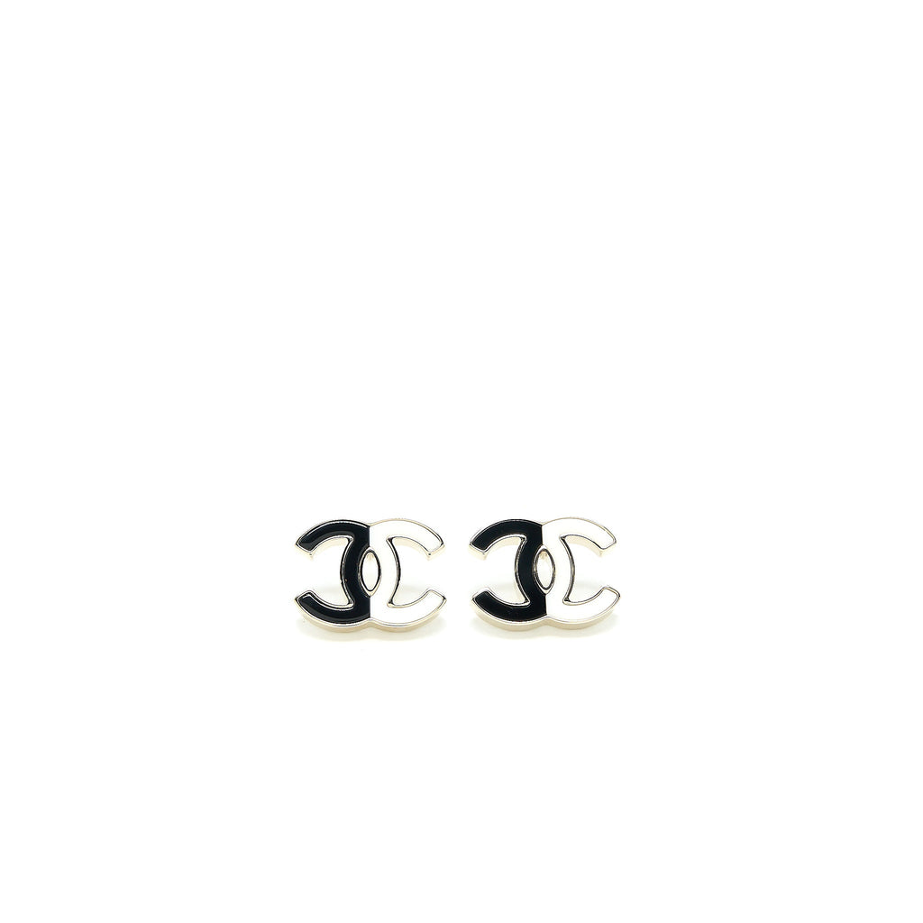 CHANEL CC LOGO EARRINGS ENAMEL BLACK/WHITE LIGHT GOLD TONE