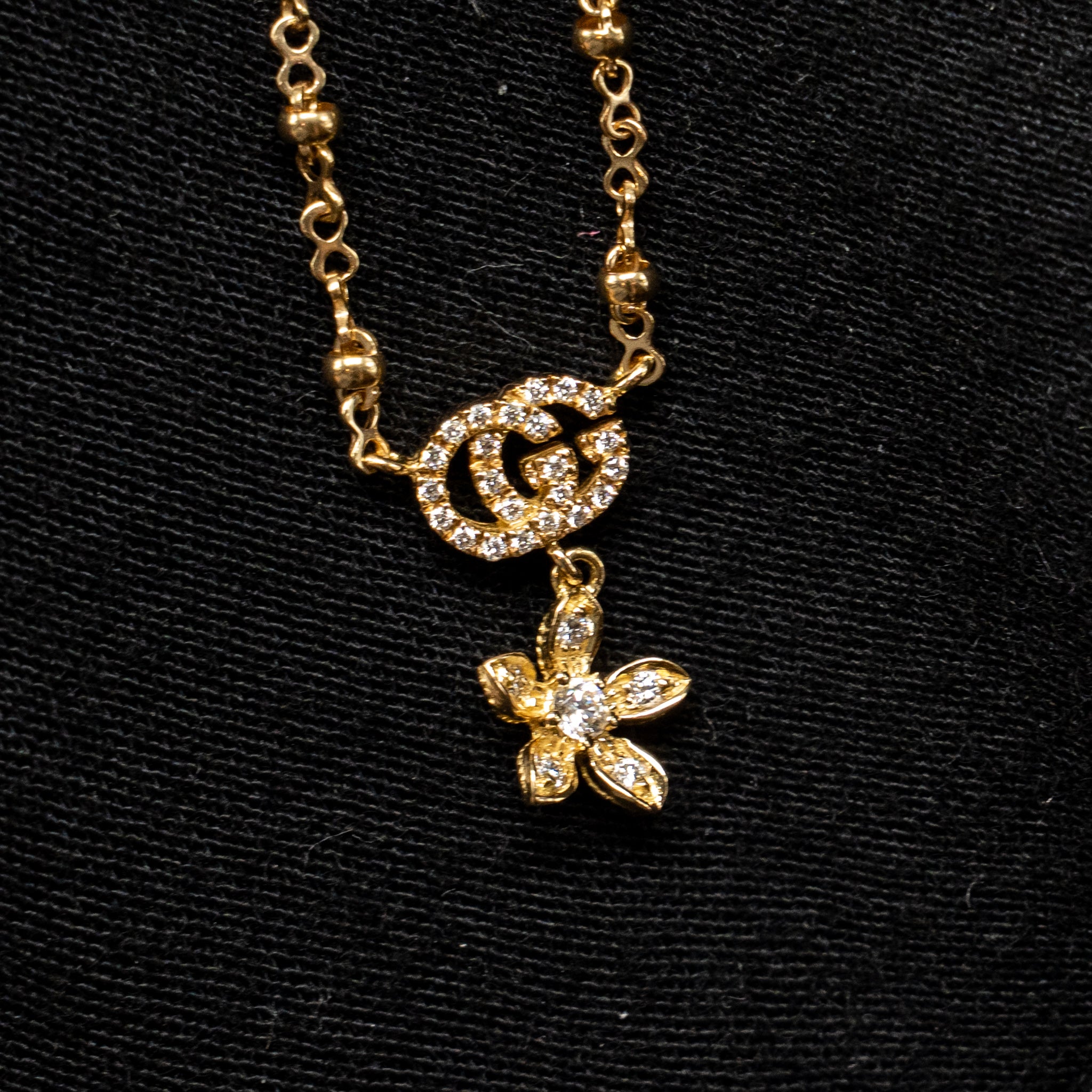 GUCCI DOUBLE G AND FLOWER PENDANT YELLOW GOLD, DIAMONDS