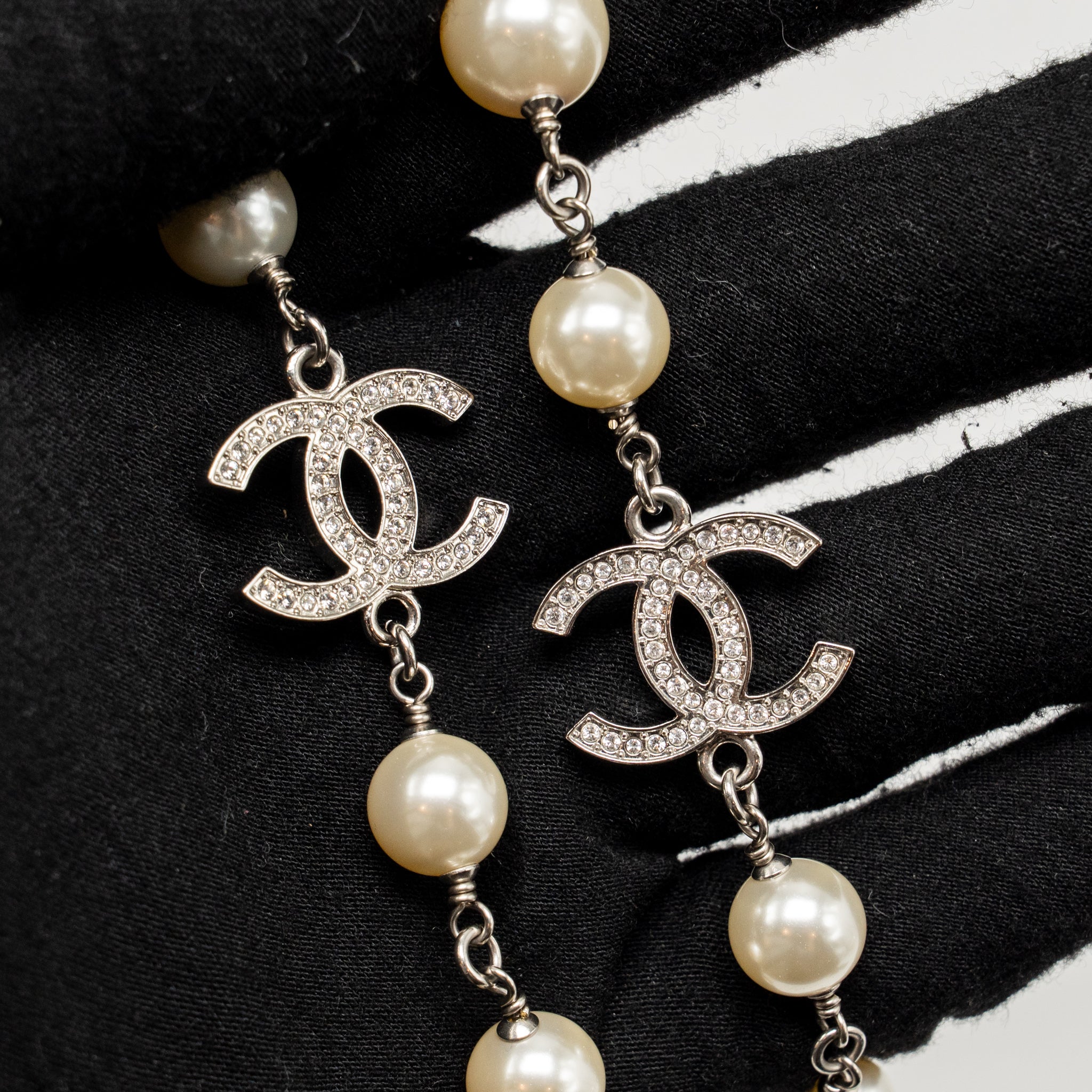 CHANEL CC AND PEARL LONG NECKLACE SILVER TONE