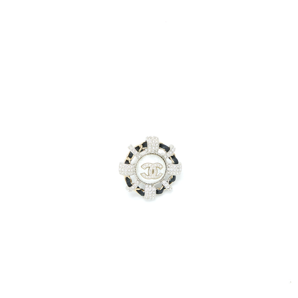 CHANEL ROUND WITH CC LOGO CRYSTAL/LEATHER CHAIN BROOCH LIGHT GOLD TONE