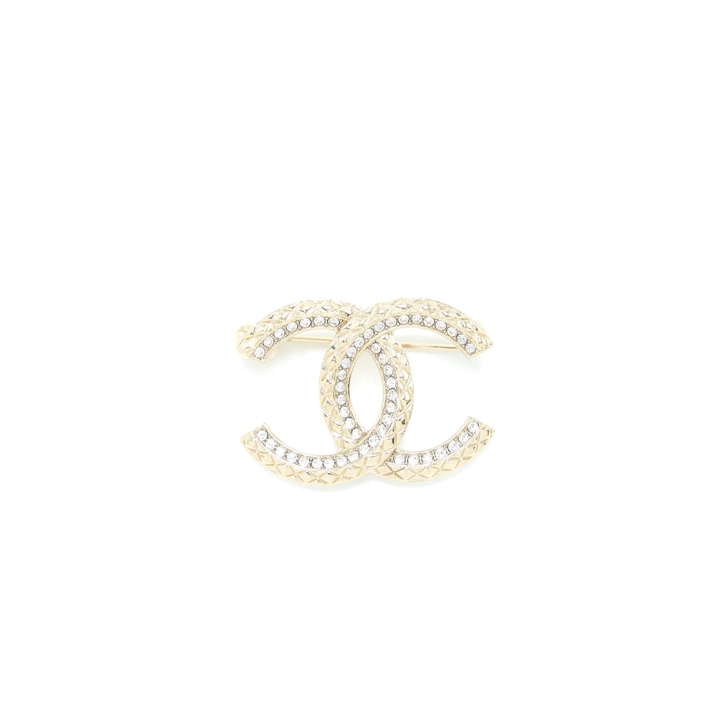 CHANEL DETAILED CC LOGO BROOCH WITH CRYSTAL LIGHT GOLD TONE