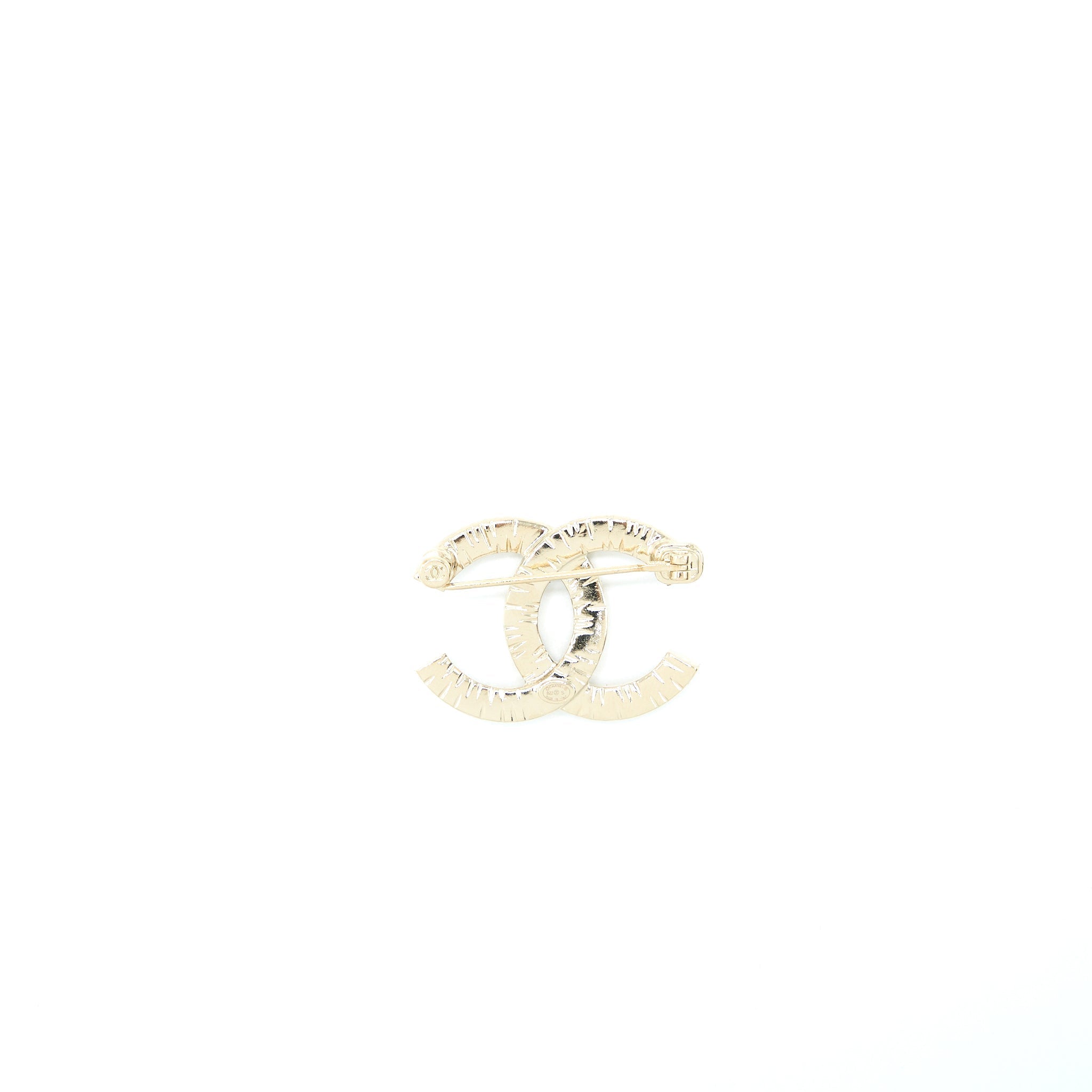 CHANEL DETAILED CC LOGO BROOCH WITH CRYSTAL LIGHT GOLD TONE