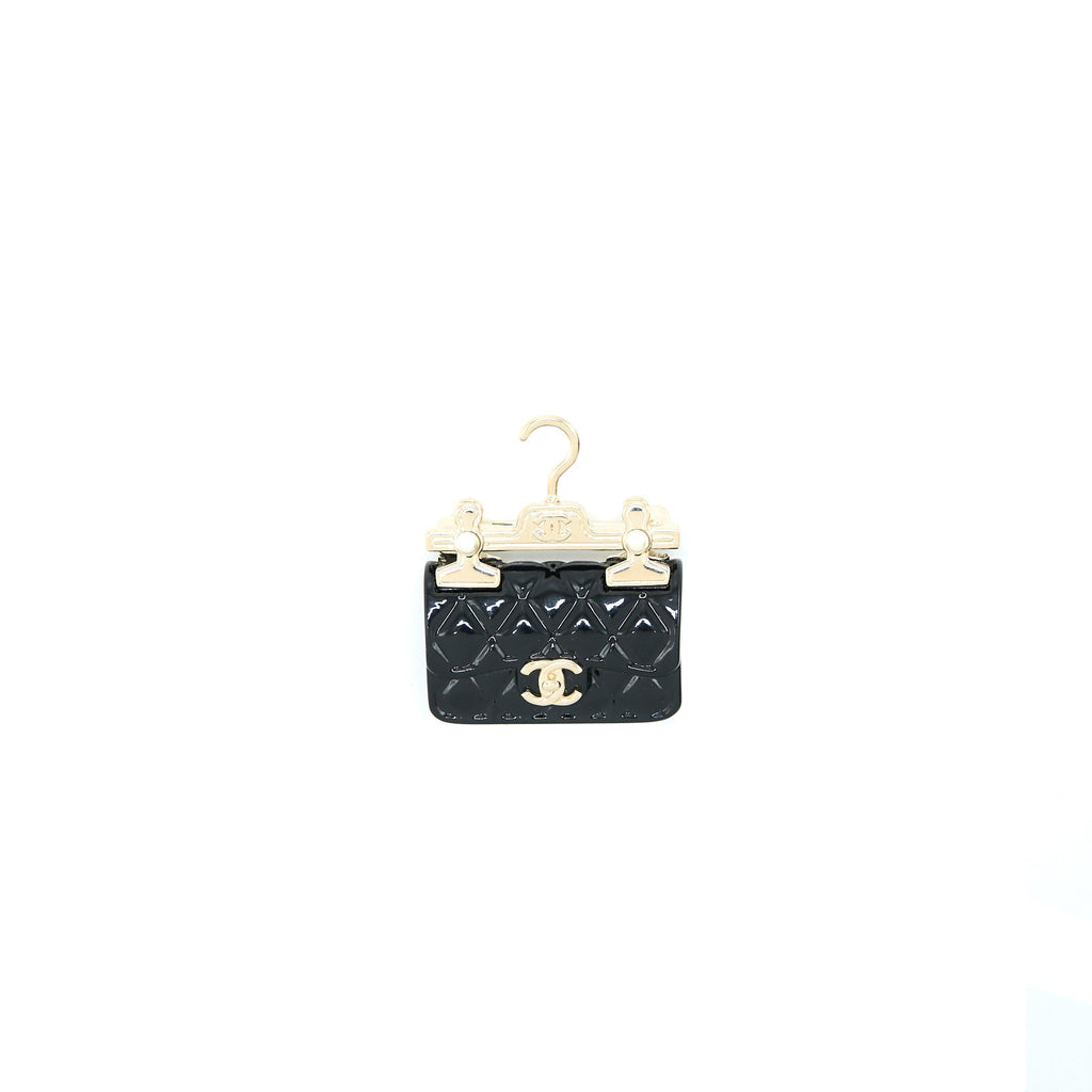 CHANEL 23C RESIN CLASSIC FLAP BROOCH BLACK/LIGHT GOLD TONE
