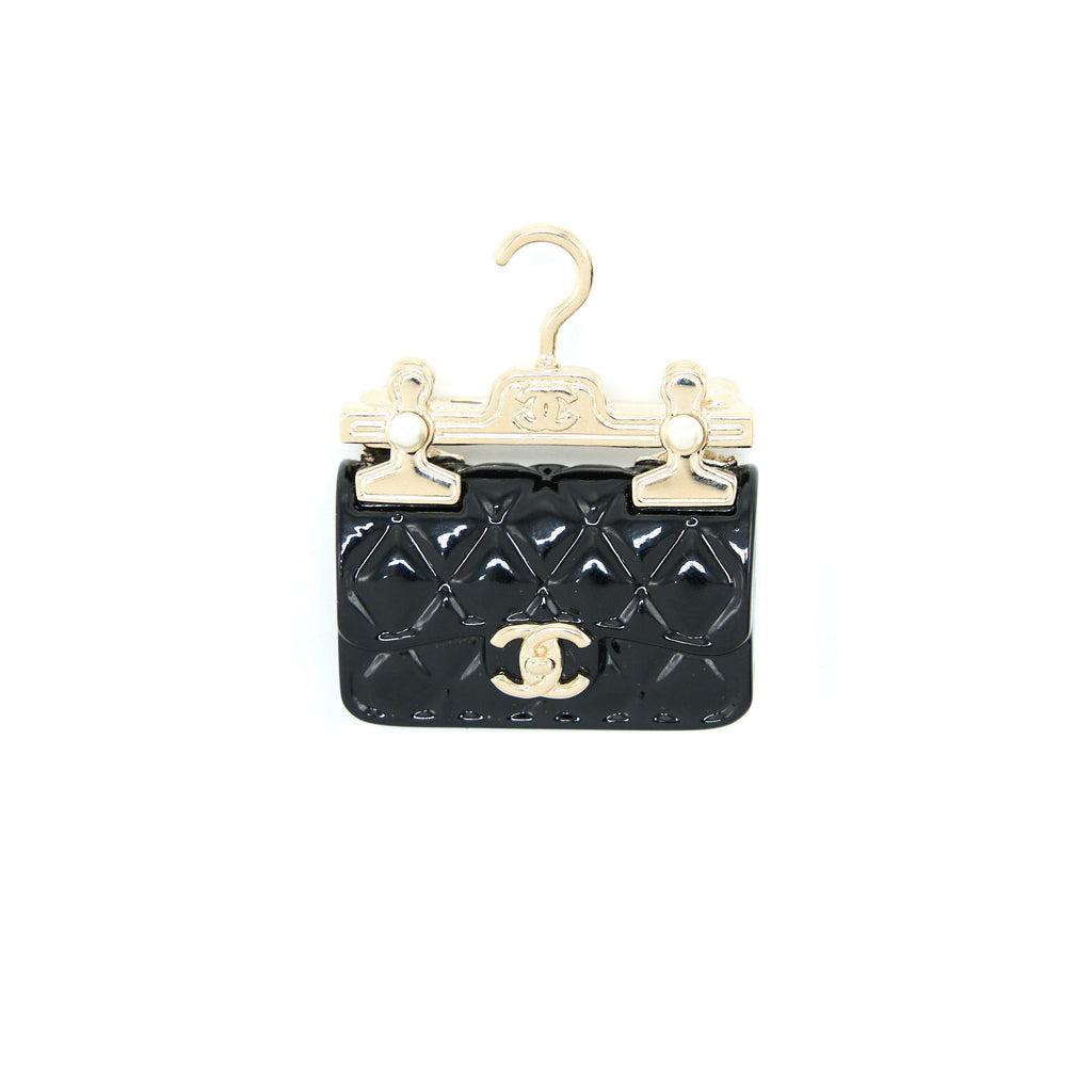 CHANEL 23C RESIN CLASSIC FLAP BROOCH BLACK/LIGHT GOLD TONE
