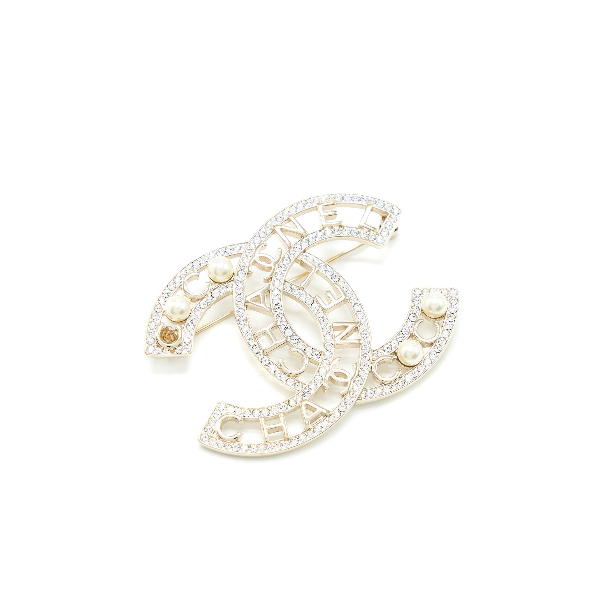 CHANEL CC LOGO WITH CRYSTAL/PEARL BROOCH LIGHT GOLD TONE