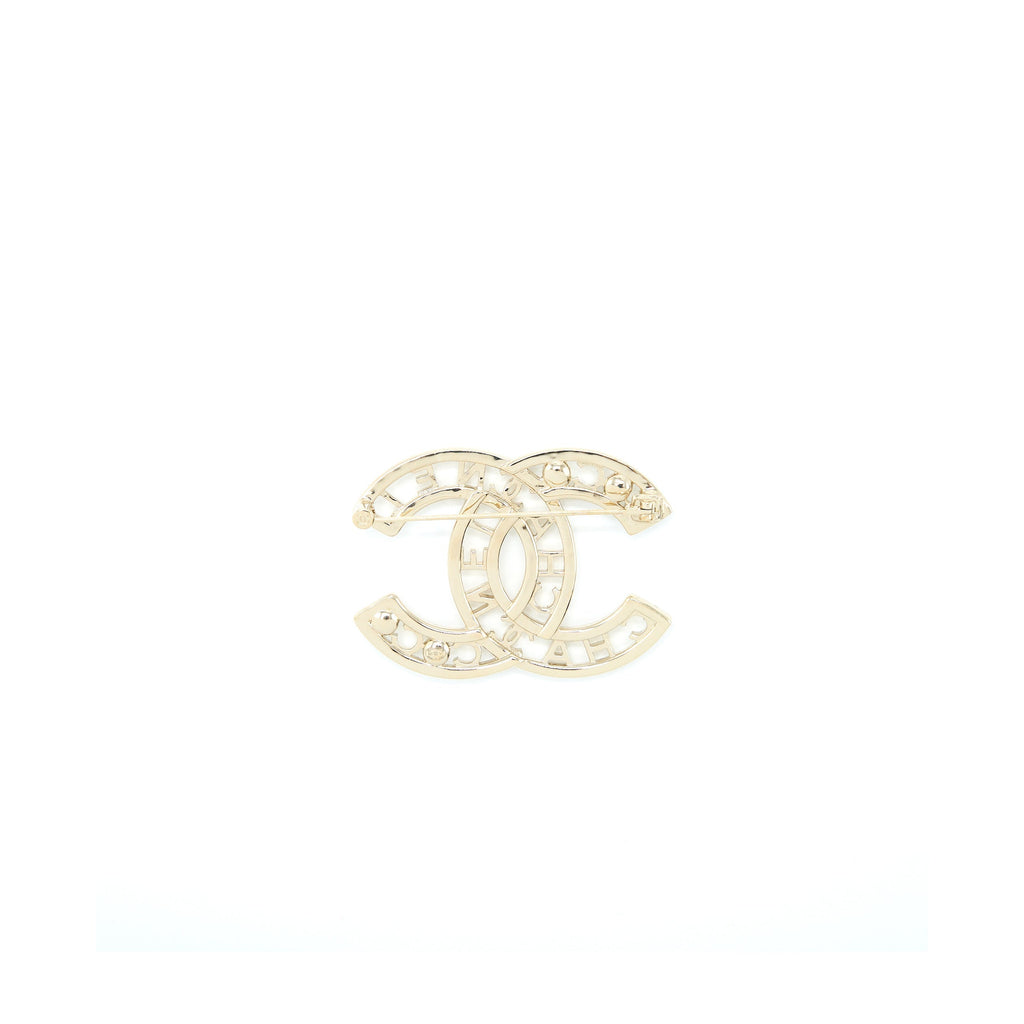CHANEL CC LOGO WITH CRYSTAL/PEARL BROOCH LIGHT GOLD TONE