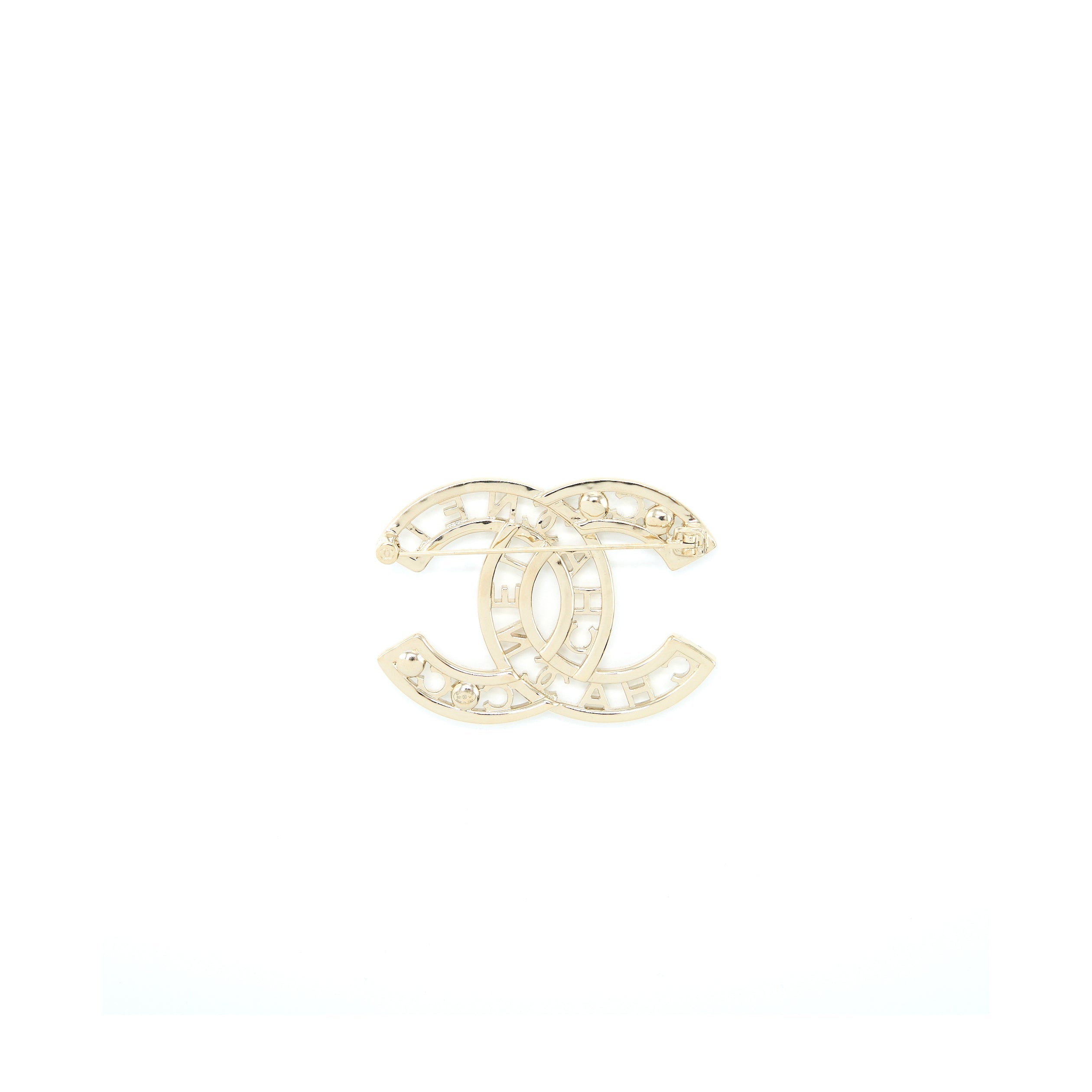 CHANEL CC LOGO WITH CRYSTAL/PEARL BROOCH LIGHT GOLD TONE