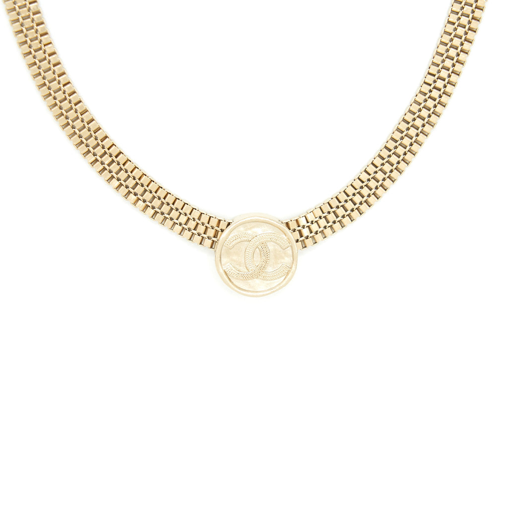 CHANEL ROUND CC LOGO CHOKER GOLD TONE
